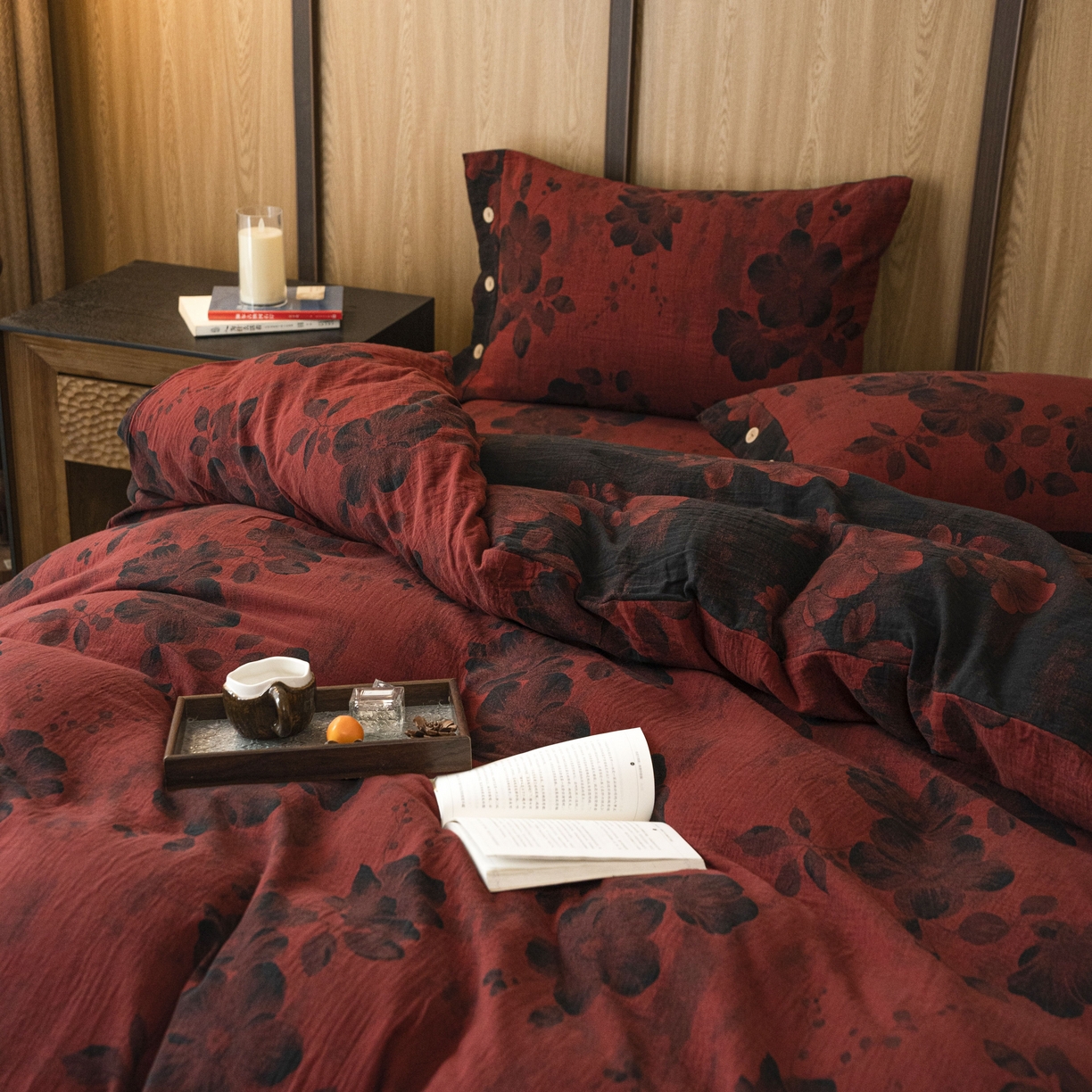 91家纺网 家纺一手货源 找家纺 双层纱家居 2025新款纯棉双层纱纽扣款四件套 牡丹夕颜紫红