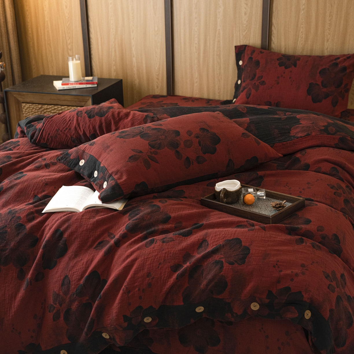 91家纺网 家纺一手货源 找家纺 双层纱家居 2025新款纯棉双层纱纽扣款四件套 牡丹夕颜紫红