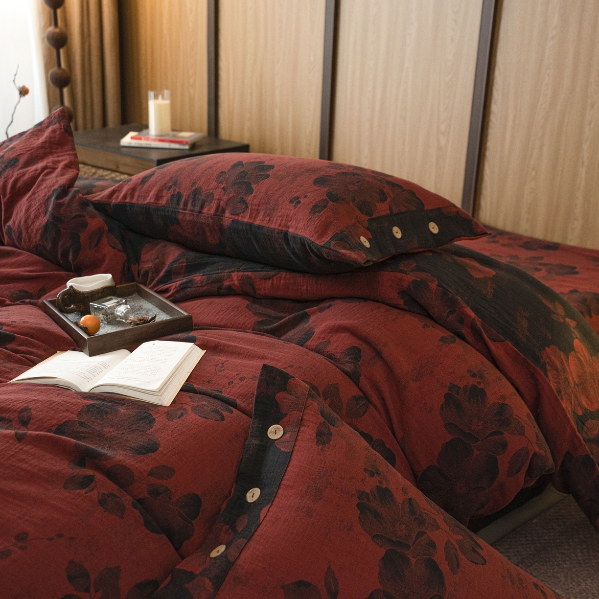 91家纺网 家纺一手货源 找家纺 双层纱家居 2025新款纯棉双层纱纽扣款四件套 牡丹夕颜紫红