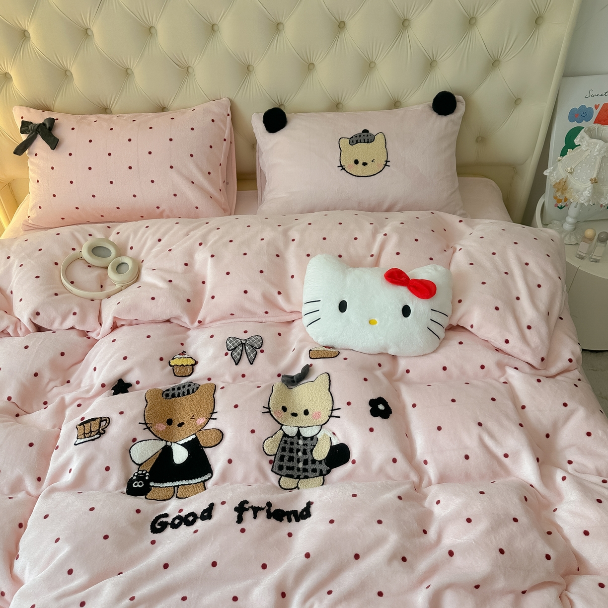 91家纺网 家纺一手货源 找家纺 （总）子钦家纺 2025秋冬新款暗黑系小红书同款加厚牛奶绒蝴蝶结款毛巾绣床单床笠四件套-快乐兄妹场景一