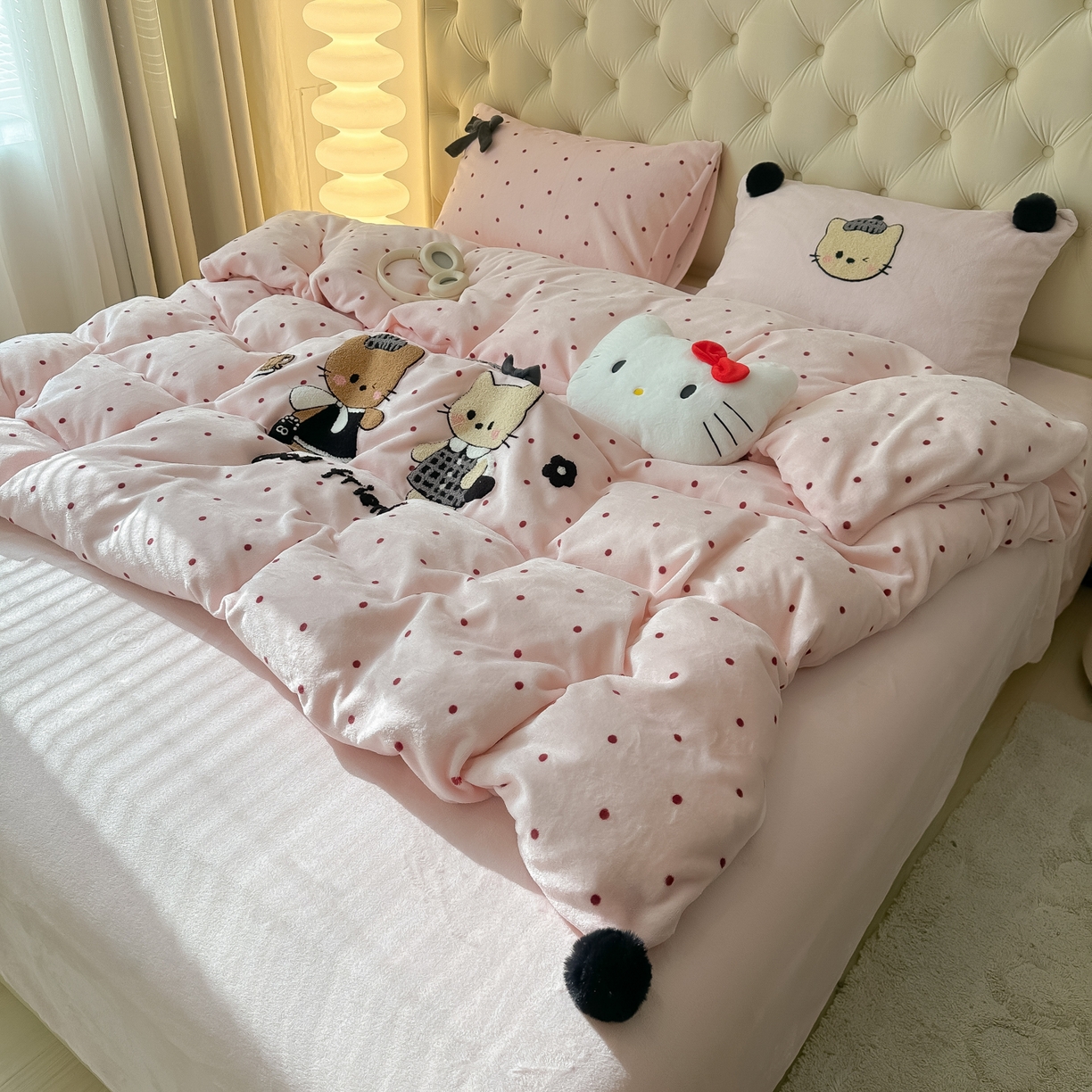 91家纺网 家纺一手货源 找家纺 （总）子钦家纺 2025秋冬新款暗黑系小红书同款加厚牛奶绒蝴蝶结款毛巾绣床单床笠四件套-快乐兄妹场景一