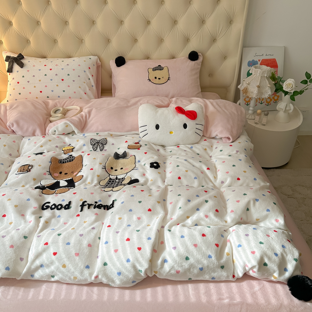 91家纺网 家纺一手货源 找家纺 （总）子钦家纺 2025秋冬新款暗黑系小红书同款加厚牛奶绒蝴蝶结款毛巾绣床单床笠四件套-快乐兄妹场景一