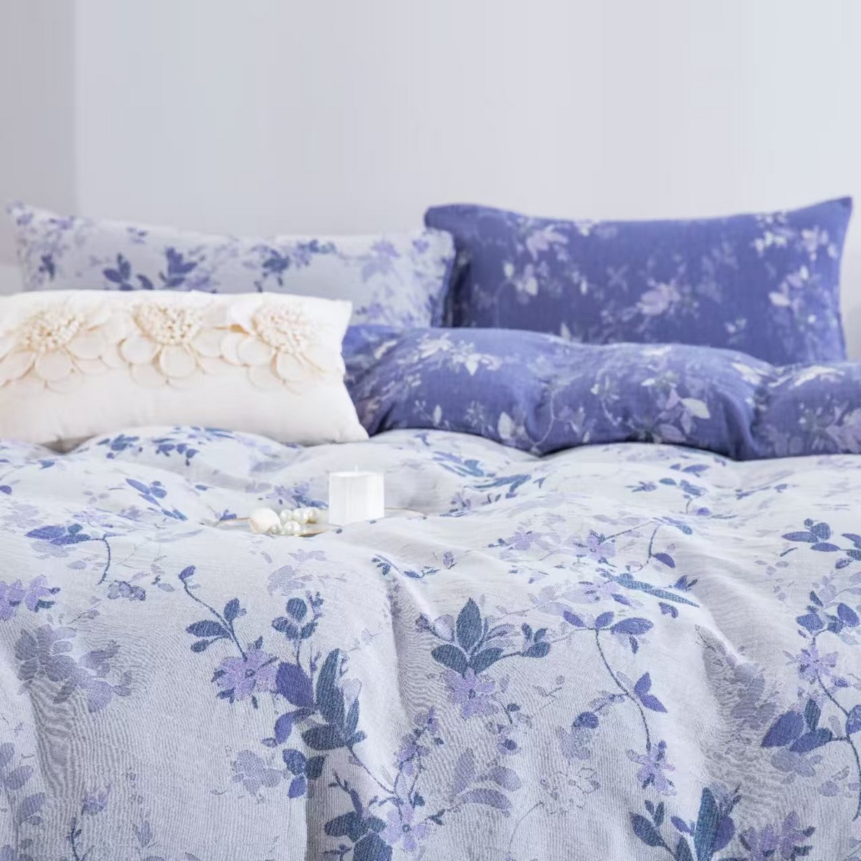 91家纺网 家纺一手货源 找家纺 双层纱家居 2025新款纯棉双层纱纽扣款四件套 雾里看花墨蓝