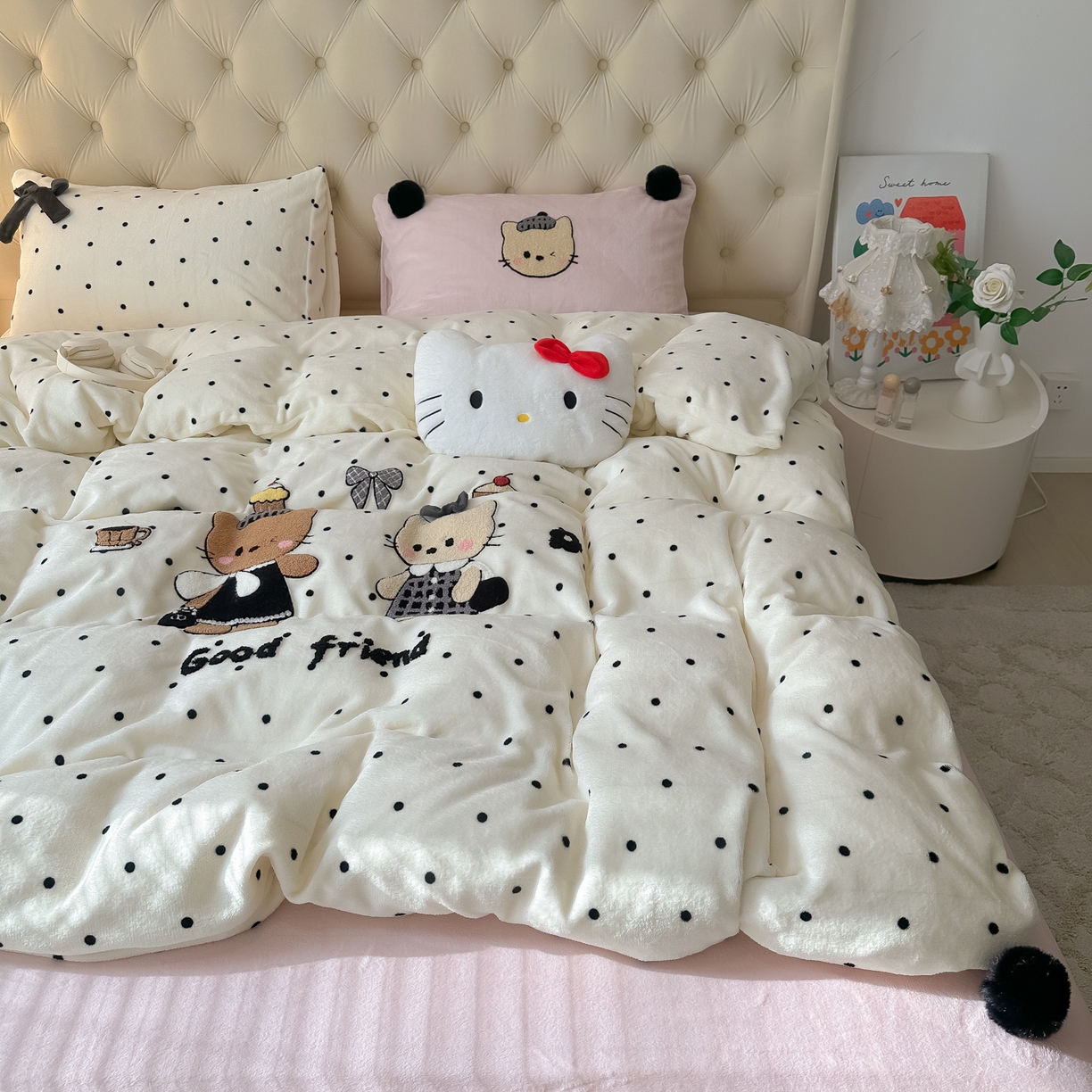 91家纺网 家纺一手货源 找家纺 （总）子钦家纺 2025秋冬新款暗黑系小红书同款加厚牛奶绒蝴蝶结款毛巾绣床单床笠四件套-快乐兄妹场景一