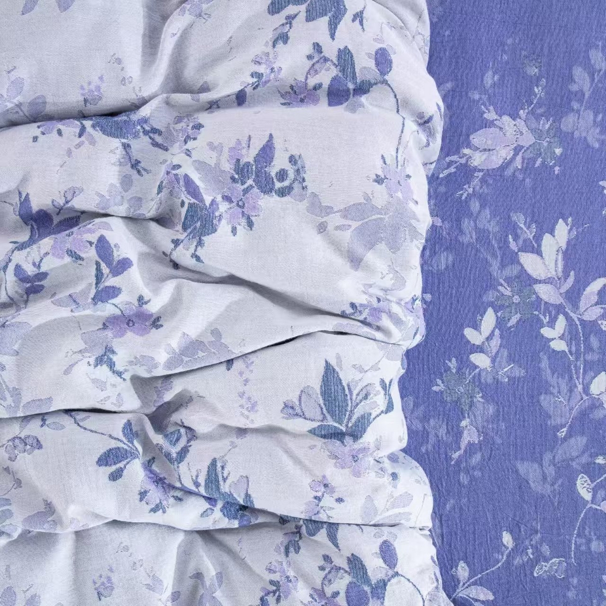 91家纺网 家纺一手货源 找家纺 双层纱家居 2025新款纯棉双层纱纽扣款四件套 雾里看花墨蓝