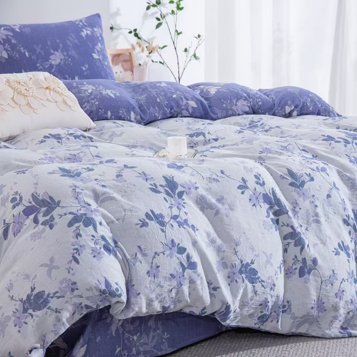 91家纺网 家纺一手货源 找家纺 双层纱家居 2025新款纯棉双层纱纽扣款四件套 雾里看花墨蓝