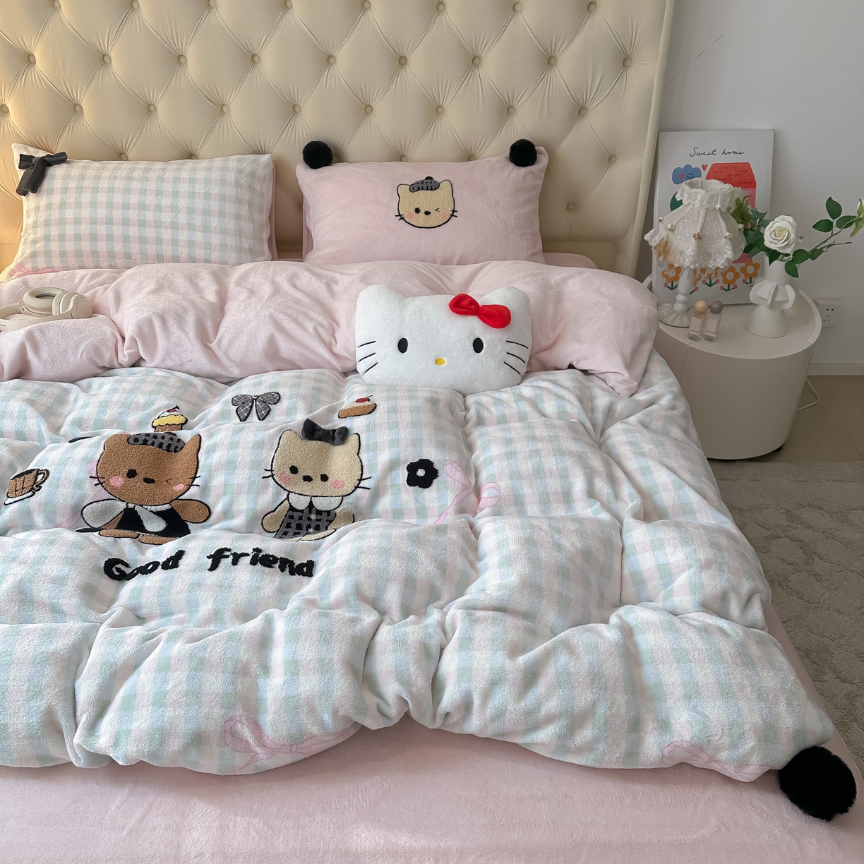 91家纺网 家纺一手货源 找家纺 （总）子钦家纺 2025秋冬新款暗黑系小红书同款加厚牛奶绒蝴蝶结款毛巾绣床单床笠四件套-快乐兄妹场景一