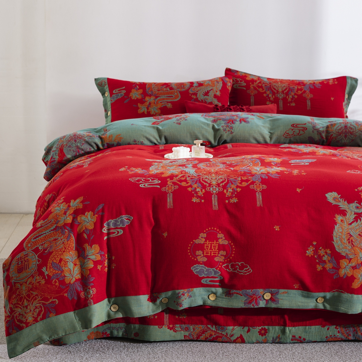 91家纺网 家纺一手货源 找家纺 双层纱家居 2025新款纯棉双层纱纽扣款四件套 新龙凤呈祥