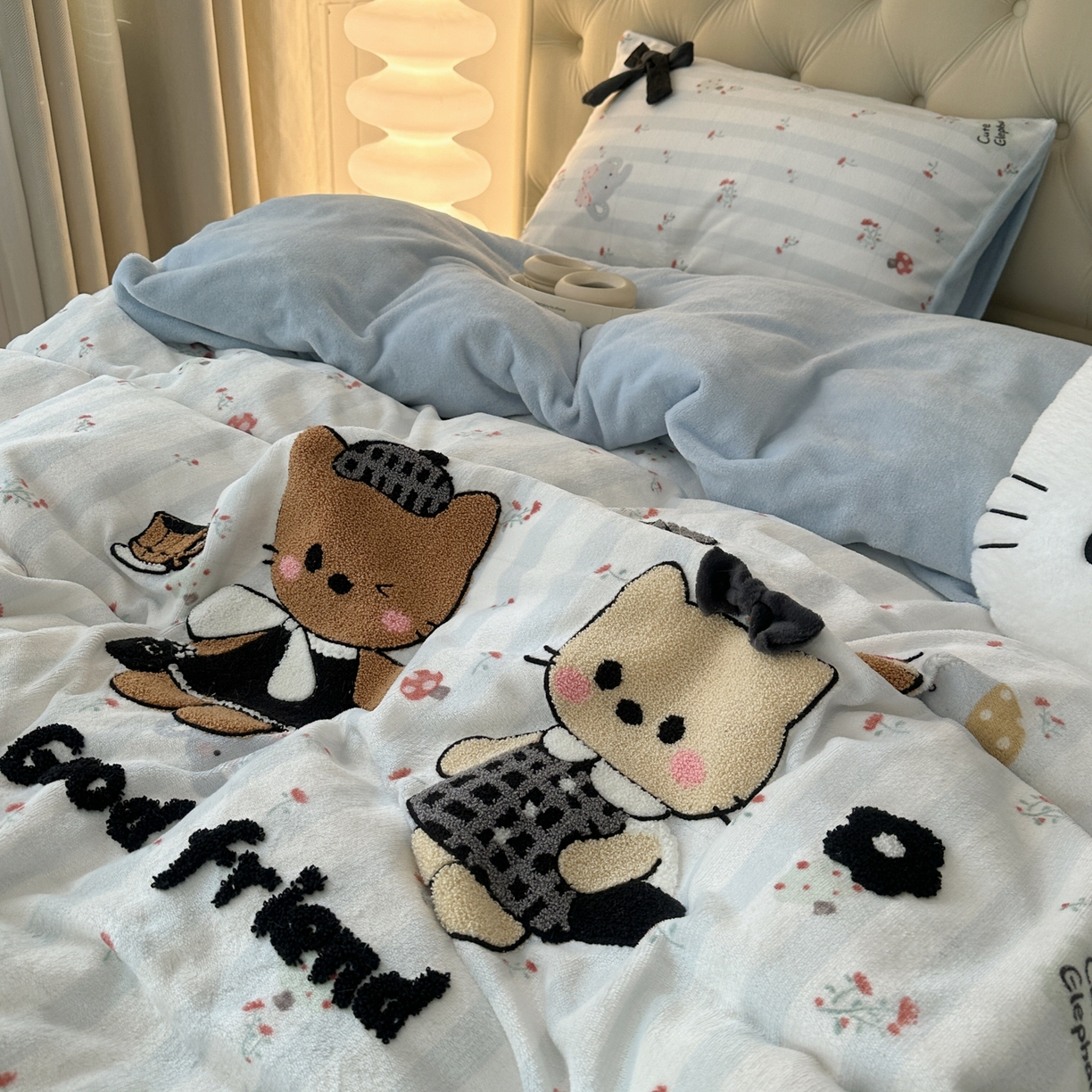 91家纺网 家纺一手货源 找家纺 子钦家纺 2025秋冬新款暗黑系小红书同款加厚牛奶绒蝴蝶结款毛巾绣床单床笠四件套-快乐兄妹场景一 快乐兄妹-好时光