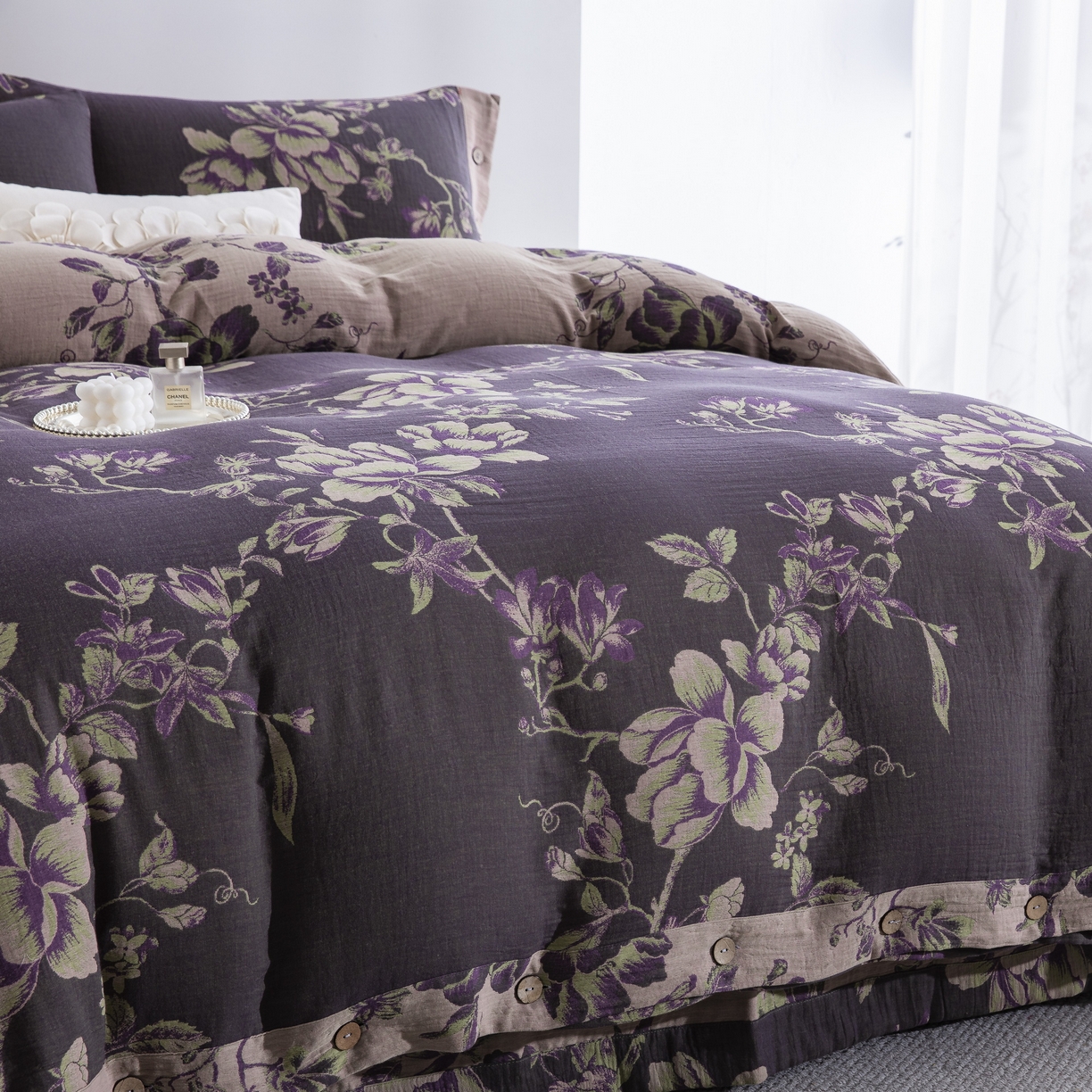 91家纺网 家纺一手货源 找家纺 双层纱家居 2025新款纯棉双层纱纽扣款四件套 一帆风顺灰