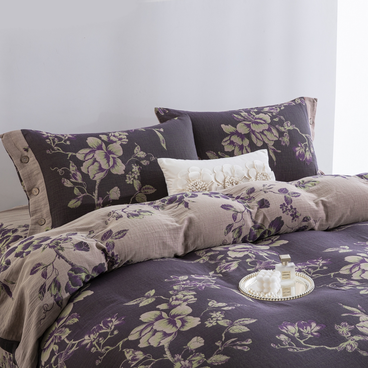 91家纺网 家纺一手货源 找家纺 双层纱家居 2025新款纯棉双层纱纽扣款四件套 一帆风顺灰