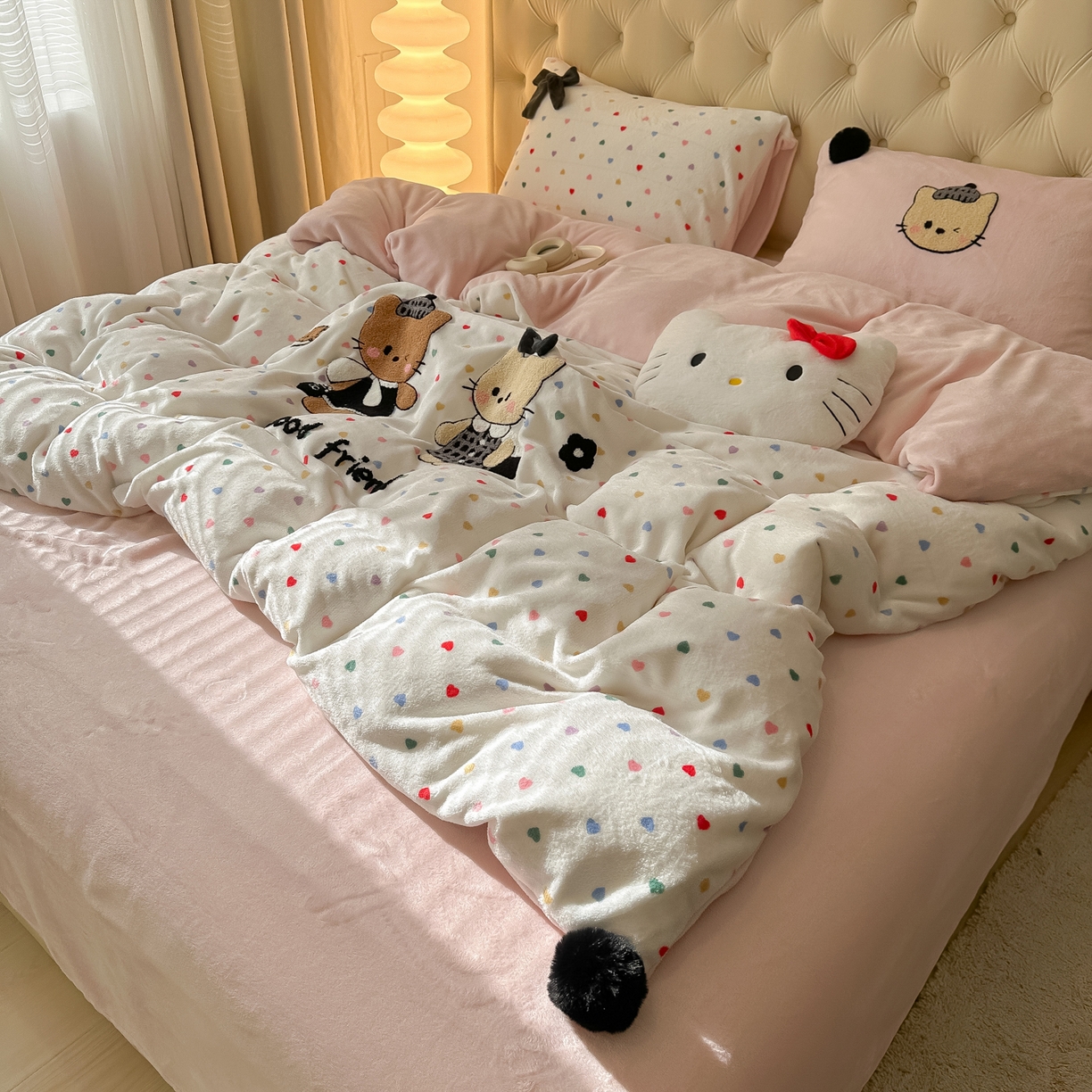 91家纺网 家纺一手货源 找家纺 子钦家纺 2025秋冬新款暗黑系小红书同款加厚牛奶绒蝴蝶结款毛巾绣床单床笠四件套-快乐兄妹场景一 快乐兄妹-满满的爱