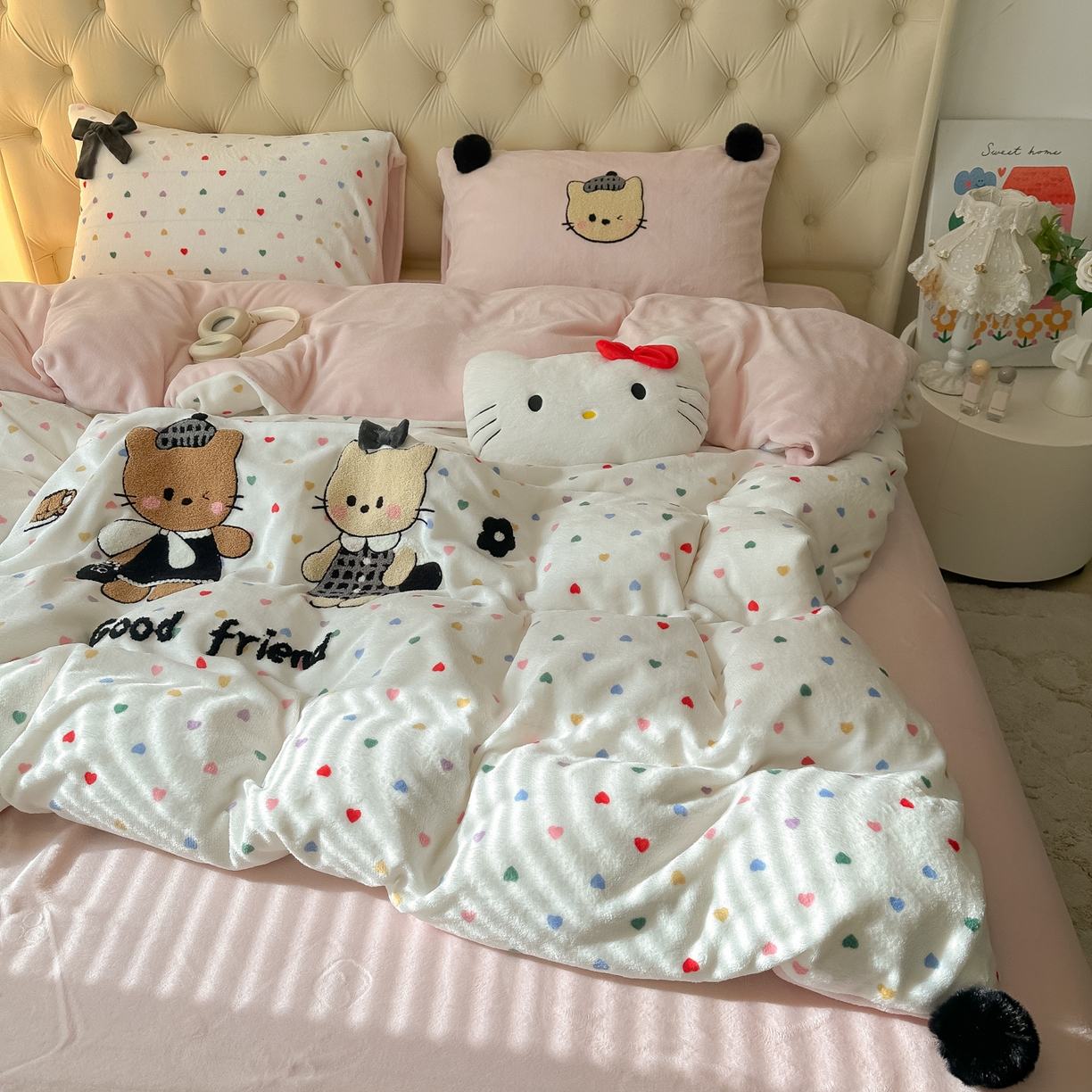 91家纺网 家纺一手货源 找家纺 子钦家纺 2025秋冬新款暗黑系小红书同款加厚牛奶绒蝴蝶结款毛巾绣床单床笠四件套-快乐兄妹场景一 快乐兄妹-满满的爱