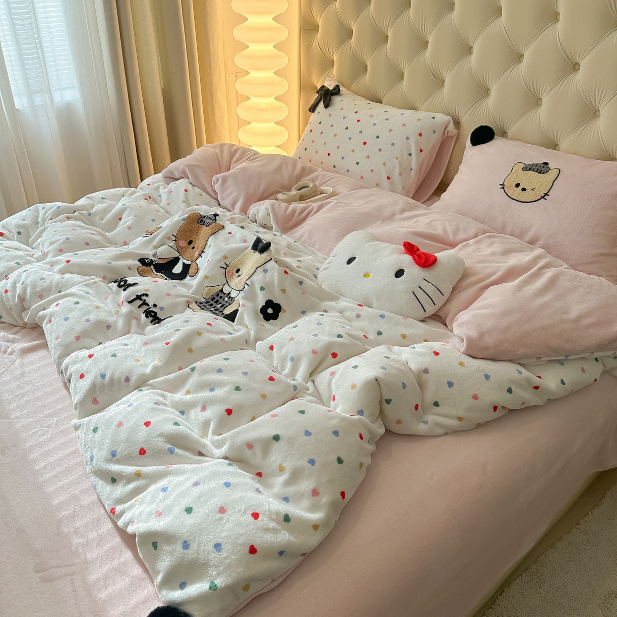 91家纺网 家纺一手货源 找家纺 子钦家纺 2025秋冬新款暗黑系小红书同款加厚牛奶绒蝴蝶结款毛巾绣床单床笠四件套-快乐兄妹场景一 快乐兄妹-满满的爱