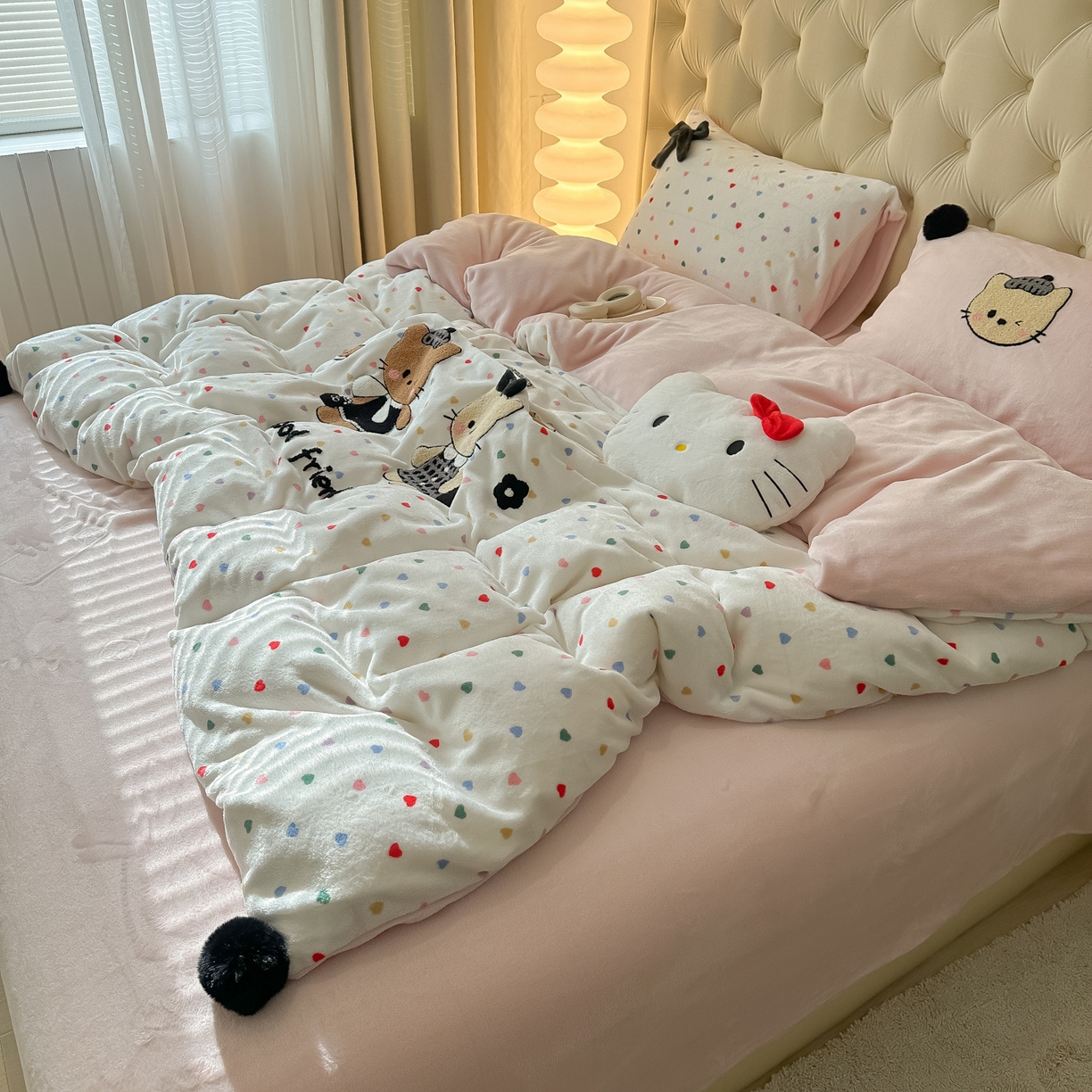 91家纺网 家纺一手货源 找家纺 子钦家纺 2025秋冬新款暗黑系小红书同款加厚牛奶绒蝴蝶结款毛巾绣床单床笠四件套-快乐兄妹场景一 快乐兄妹-满满的爱