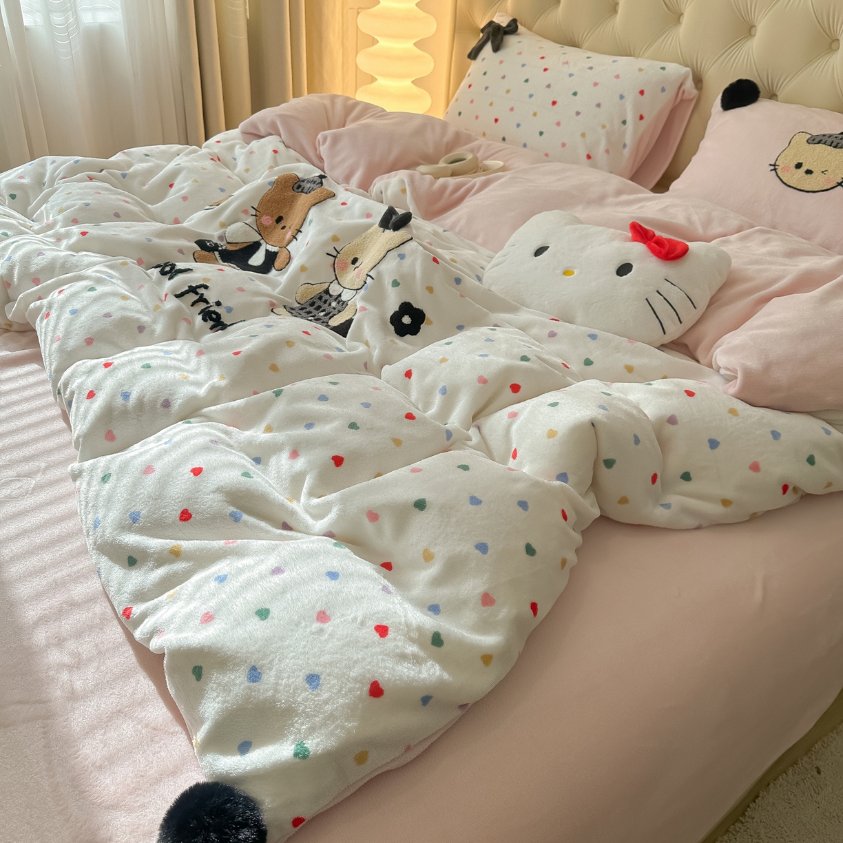 91家纺网 家纺一手货源 找家纺 子钦家纺 2025秋冬新款暗黑系小红书同款加厚牛奶绒蝴蝶结款毛巾绣床单床笠四件套-快乐兄妹场景一 快乐兄妹-满满的爱