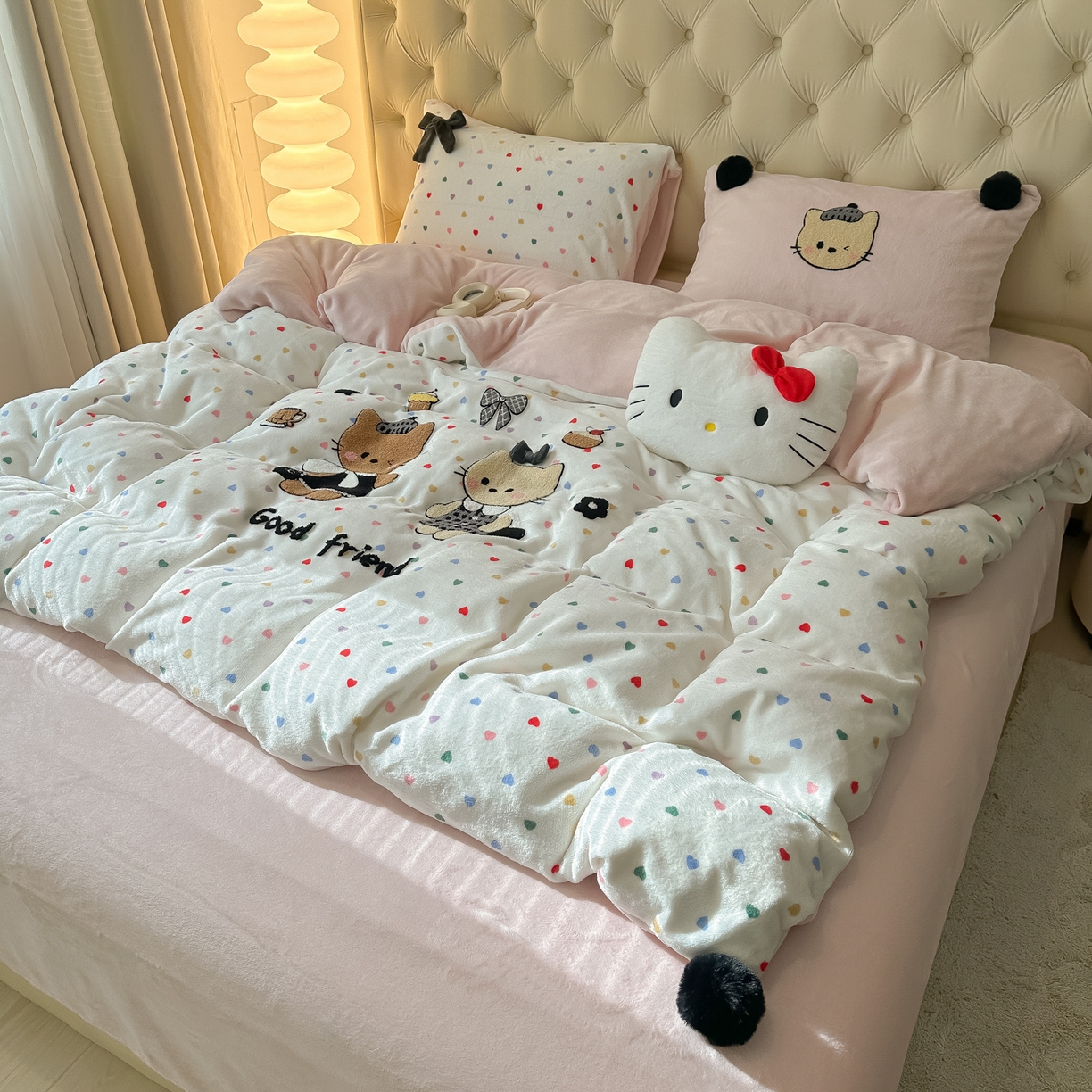 91家纺网 家纺一手货源 找家纺 子钦家纺 2025秋冬新款暗黑系小红书同款加厚牛奶绒蝴蝶结款毛巾绣床单床笠四件套-快乐兄妹场景一 快乐兄妹-满满的爱