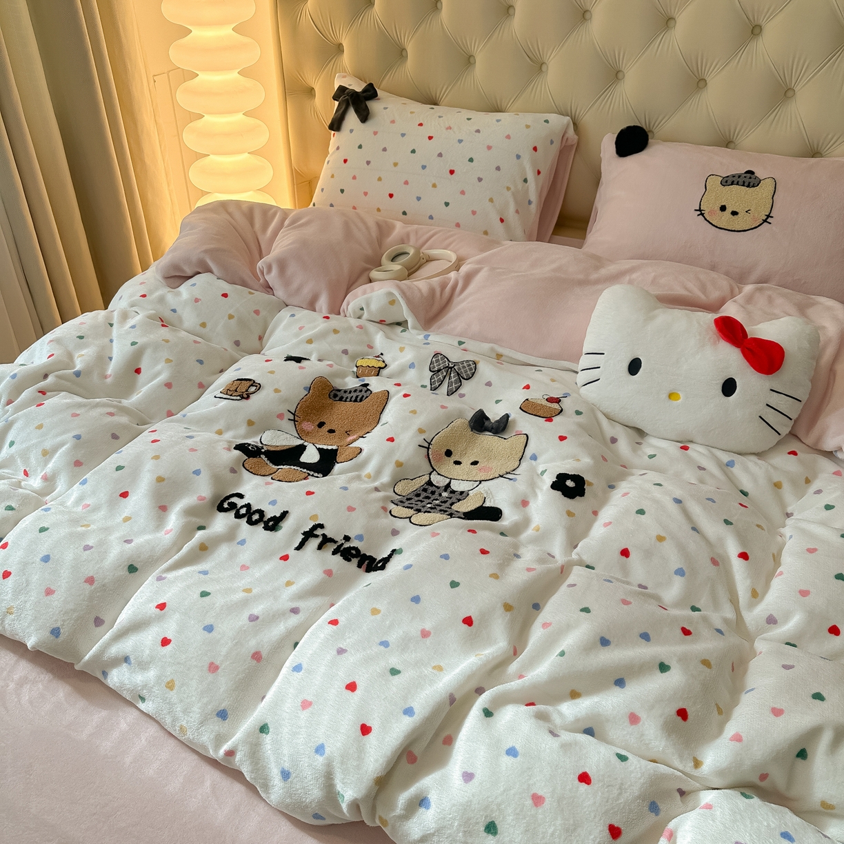 91家纺网 家纺一手货源 找家纺 子钦家纺 2025秋冬新款暗黑系小红书同款加厚牛奶绒蝴蝶结款毛巾绣床单床笠四件套-快乐兄妹场景一 快乐兄妹-满满的爱