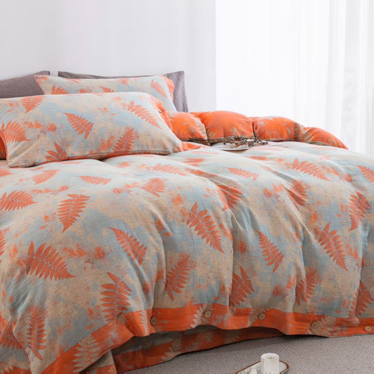 91家纺网 家纺一手货源 找家纺 双层纱家居 2025新款纯棉双层纱纽扣款四件套 羽毛桔