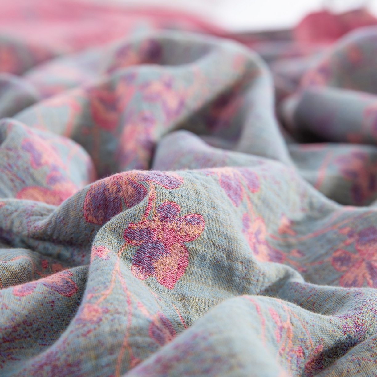 91家纺网 家纺一手货源 找家纺 双层纱家居 2025新款纯棉双层纱纽扣款四件套 织梦粉