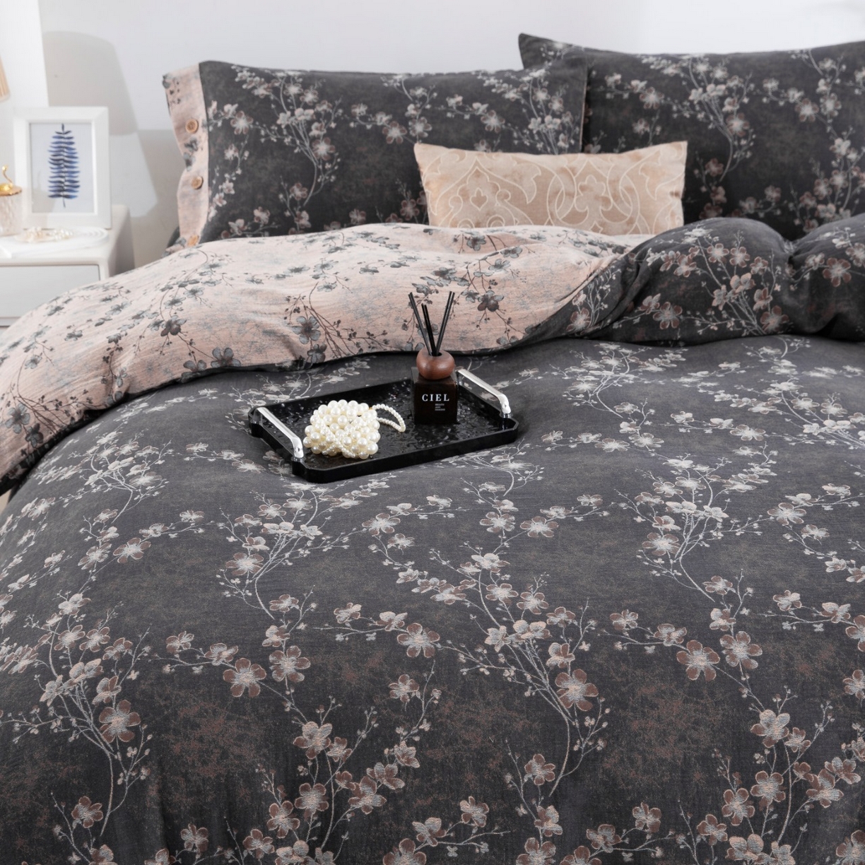 91家纺网 家纺一手货源 找家纺 双层纱家居 2025新款纯棉双层纱纽扣款四件套 织梦水墨