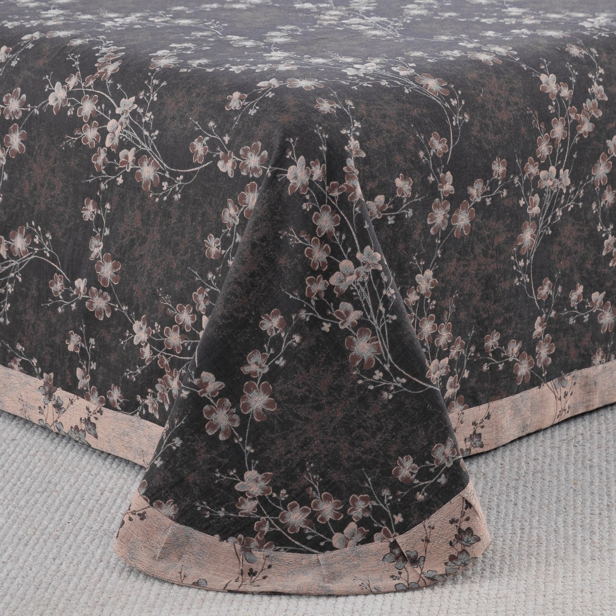 91家纺网 家纺一手货源 找家纺 双层纱家居 2025新款纯棉双层纱纽扣款四件套 织梦水墨