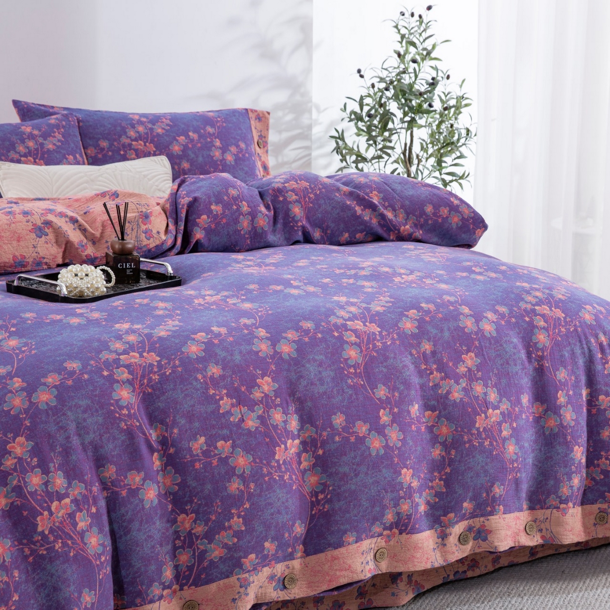 91家纺网 家纺一手货源 找家纺 双层纱家居 2025新款纯棉双层纱纽扣款四件套 织梦紫罗兰