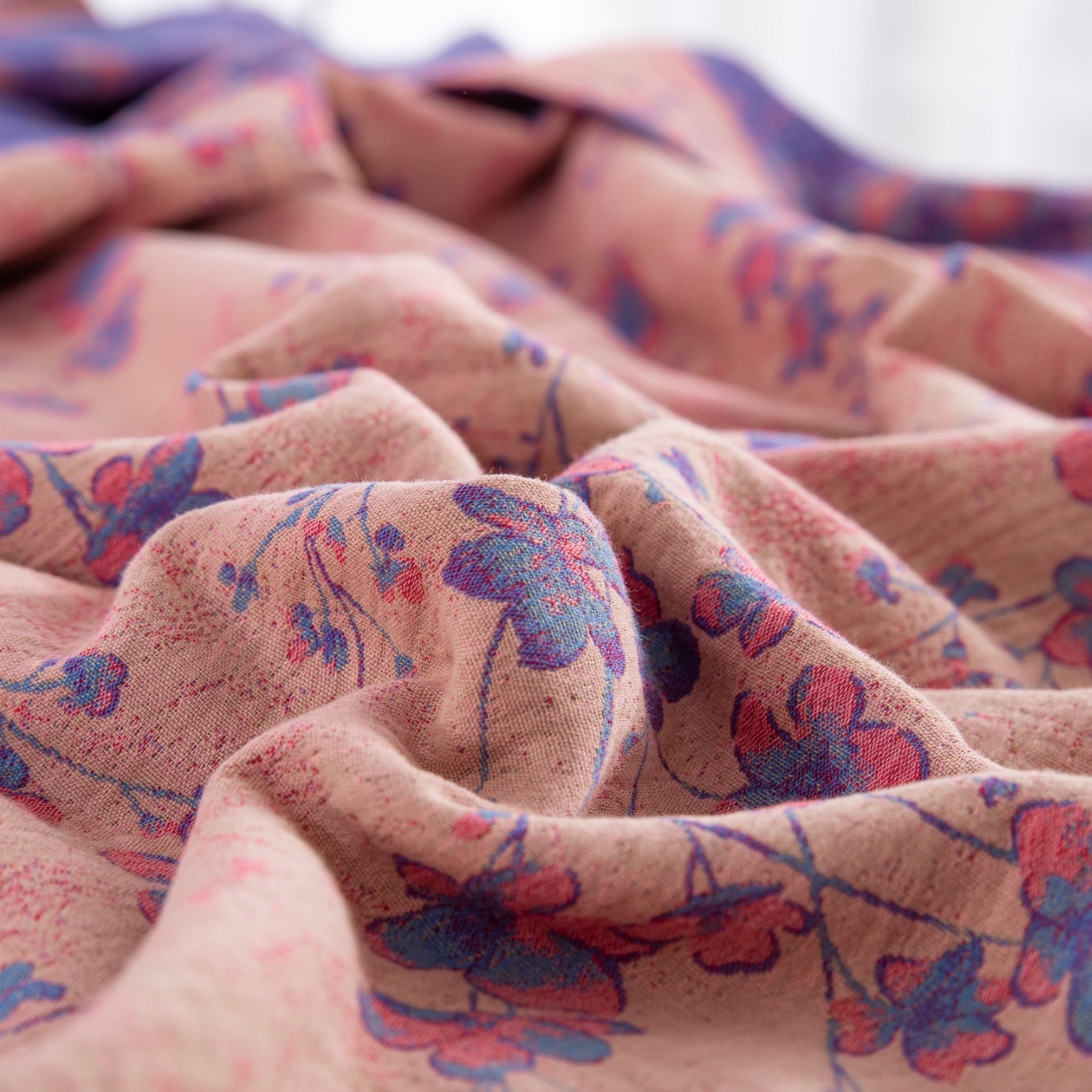 91家纺网 家纺一手货源 找家纺 双层纱家居 2025新款纯棉双层纱纽扣款四件套 织梦紫罗兰