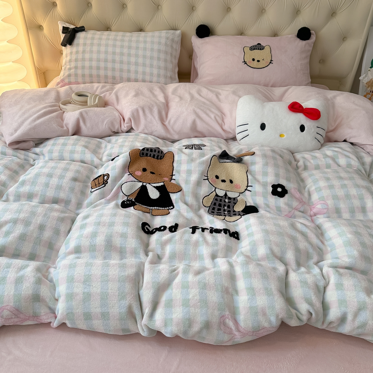 91家纺网 家纺一手货源 找家纺 子钦家纺 2025秋冬新款暗黑系小红书同款加厚牛奶绒蝴蝶结款毛巾绣床单床笠四件套-快乐兄妹场景一 快乐兄妹-仙女格