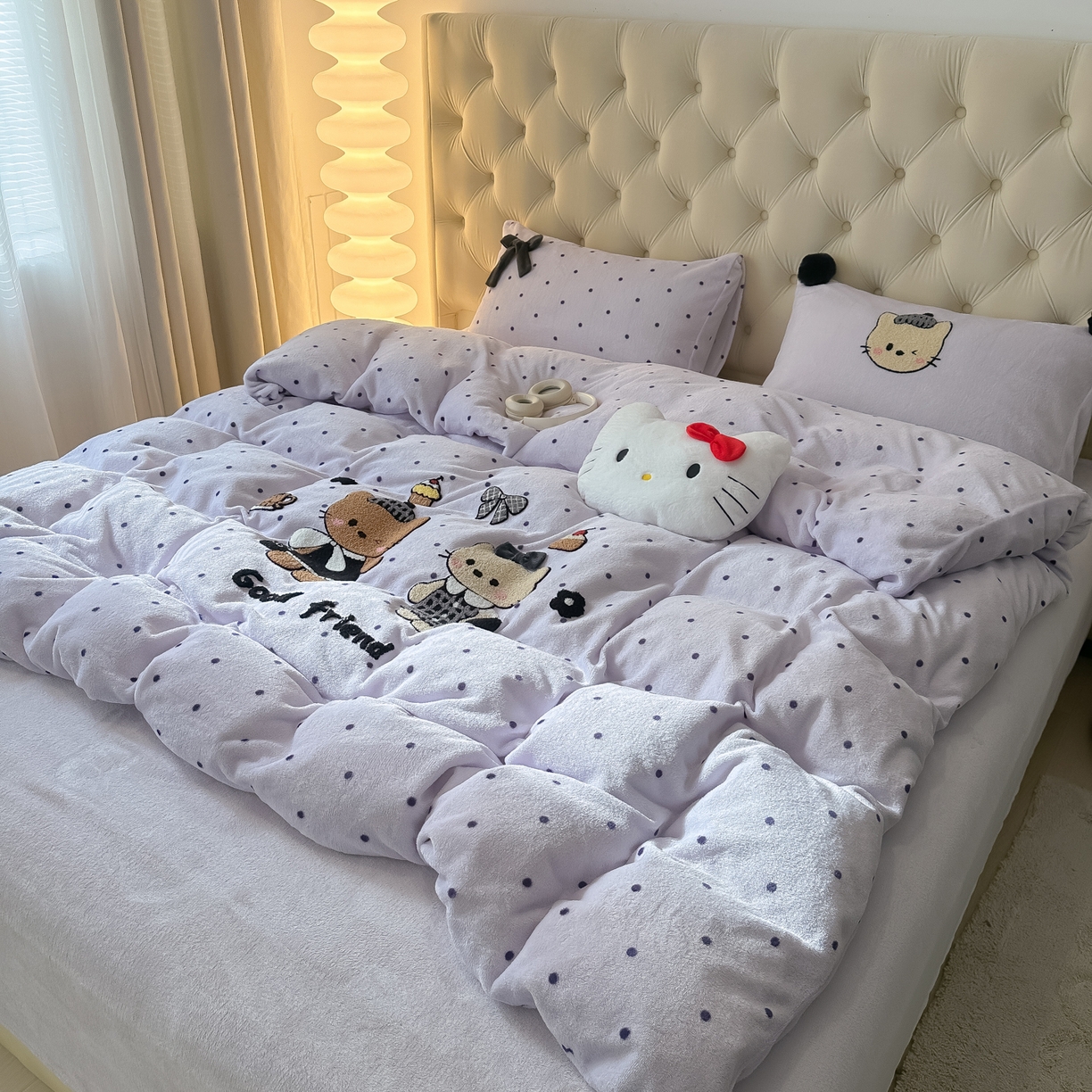 91家纺网 家纺一手货源 找家纺 子钦家纺 2025秋冬新款暗黑系小红书同款加厚牛奶绒蝴蝶结款毛巾绣床单床笠四件套-快乐兄妹场景一 快乐兄妹-紫波点