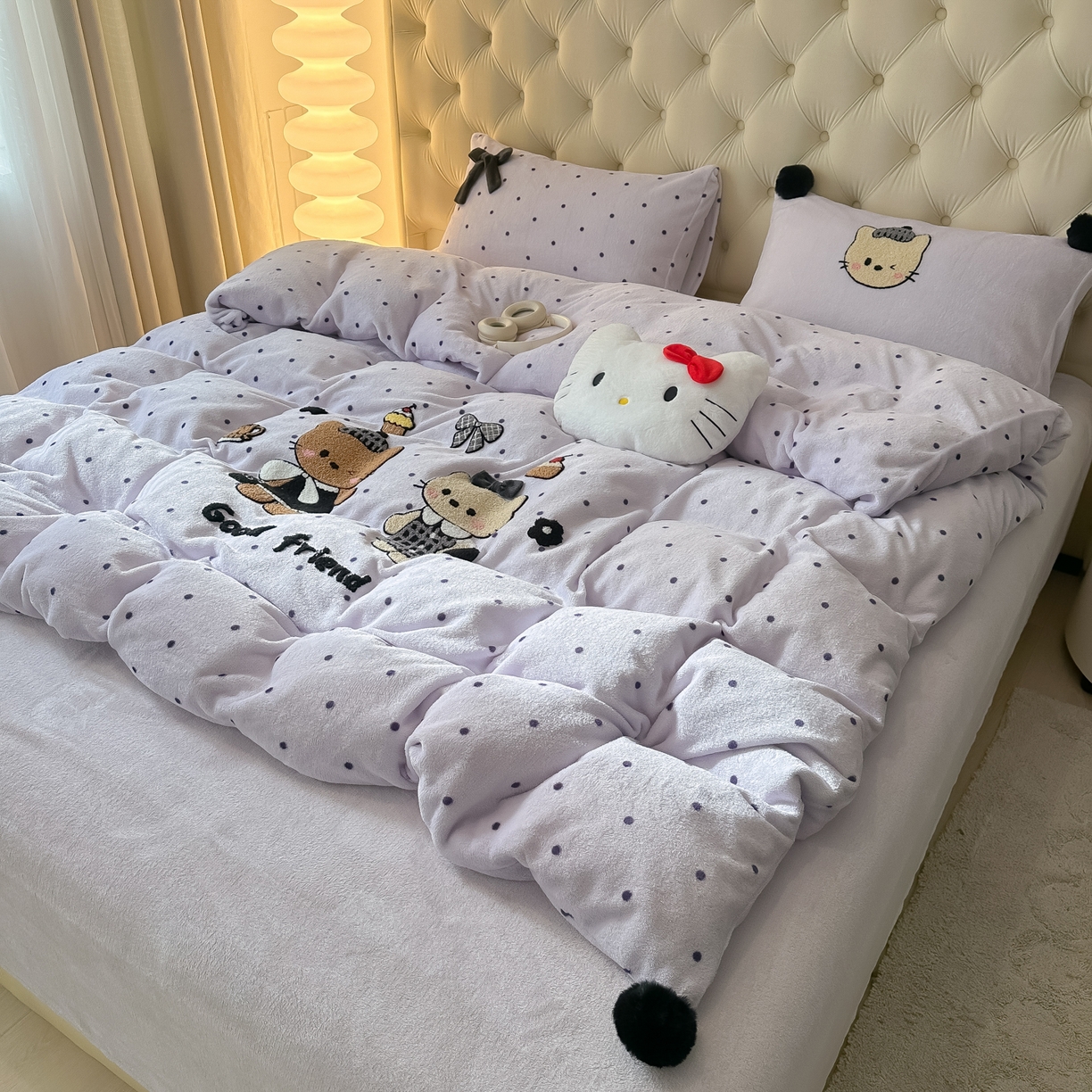 91家纺网 家纺一手货源 找家纺 子钦家纺 2025秋冬新款暗黑系小红书同款加厚牛奶绒蝴蝶结款毛巾绣床单床笠四件套-快乐兄妹场景一 快乐兄妹-紫波点