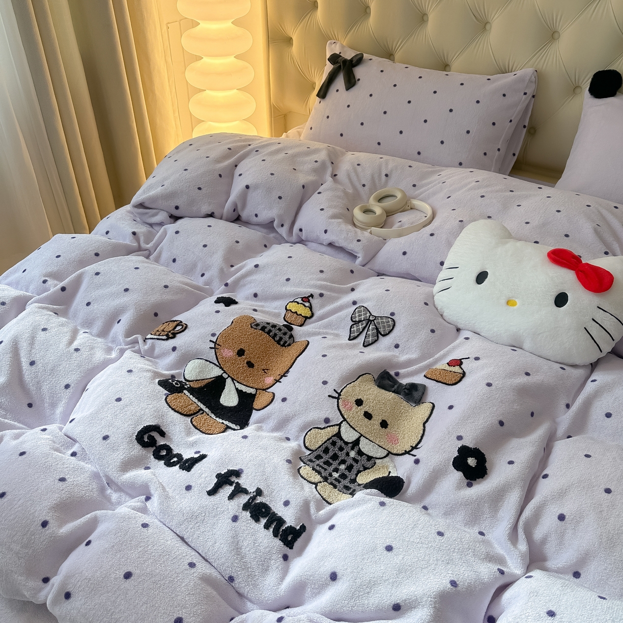 91家纺网 家纺一手货源 找家纺 子钦家纺 2025秋冬新款暗黑系小红书同款加厚牛奶绒蝴蝶结款毛巾绣床单床笠四件套-快乐兄妹场景一 快乐兄妹-紫波点