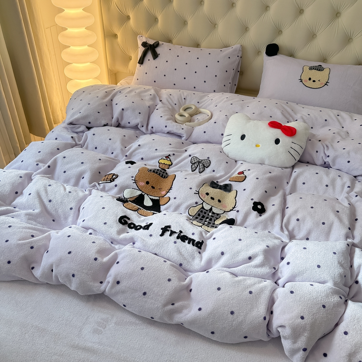 91家纺网 家纺一手货源 找家纺 子钦家纺 2025秋冬新款暗黑系小红书同款加厚牛奶绒蝴蝶结款毛巾绣床单床笠四件套-快乐兄妹场景一 快乐兄妹-紫波点