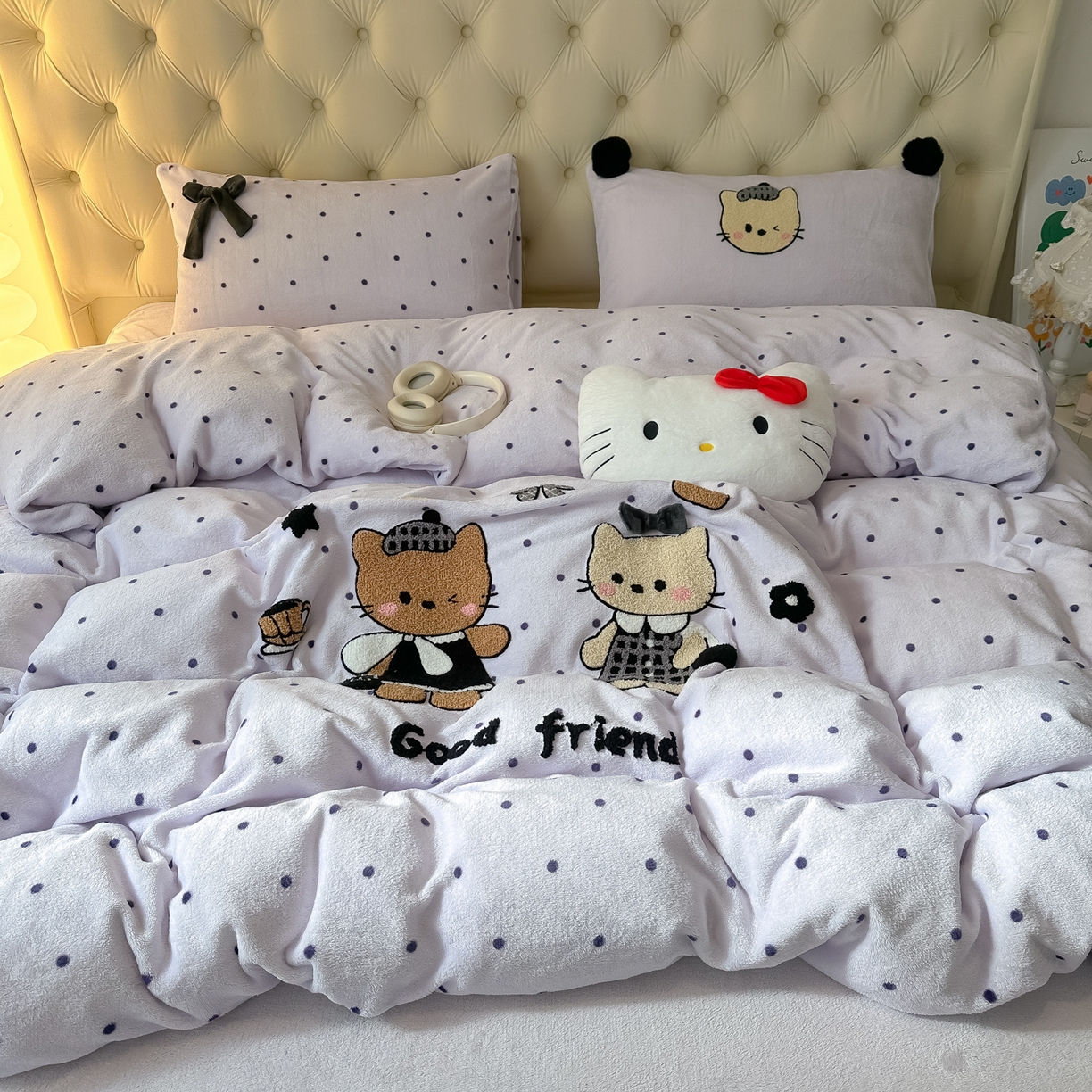 91家纺网 家纺一手货源 找家纺 子钦家纺 2025秋冬新款暗黑系小红书同款加厚牛奶绒蝴蝶结款毛巾绣床单床笠四件套-快乐兄妹场景一 快乐兄妹-紫波点