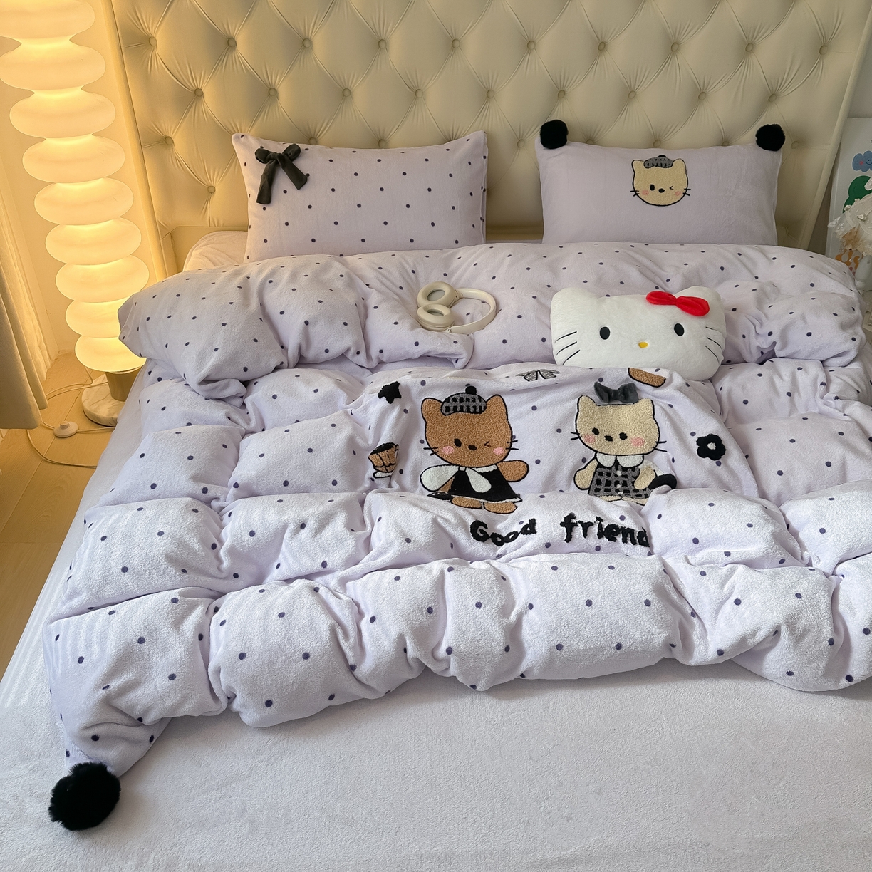 91家纺网 家纺一手货源 找家纺 子钦家纺 2025秋冬新款暗黑系小红书同款加厚牛奶绒蝴蝶结款毛巾绣床单床笠四件套-快乐兄妹场景一 快乐兄妹-紫波点