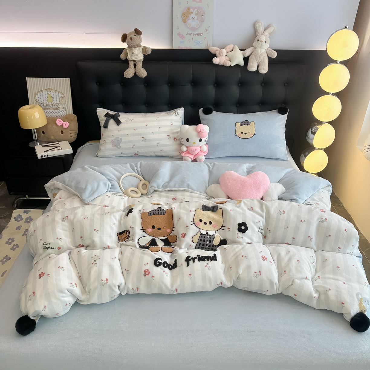 91家纺网 家纺一手货源 找家纺 （总）子钦家纺 2025秋冬新款暗黑系小红书同款加厚牛奶绒蝴蝶结款毛巾绣床单床笠四件套-快乐兄妹场景二