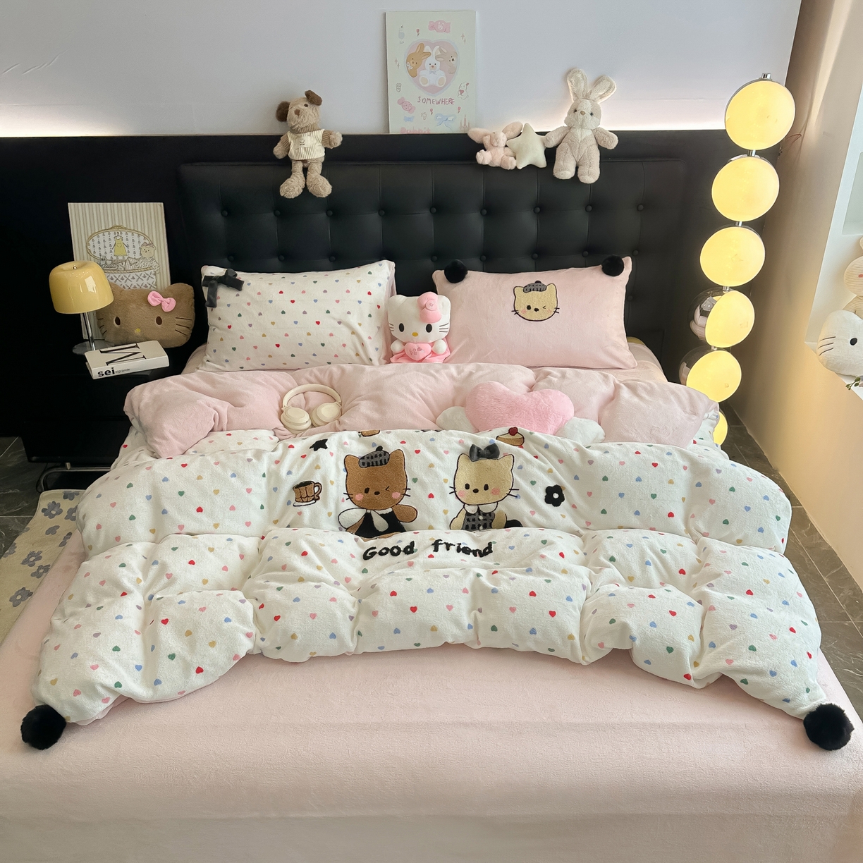 91家纺网 家纺一手货源 找家纺 （总）子钦家纺 2025秋冬新款暗黑系小红书同款加厚牛奶绒蝴蝶结款毛巾绣床单床笠四件套-快乐兄妹场景二