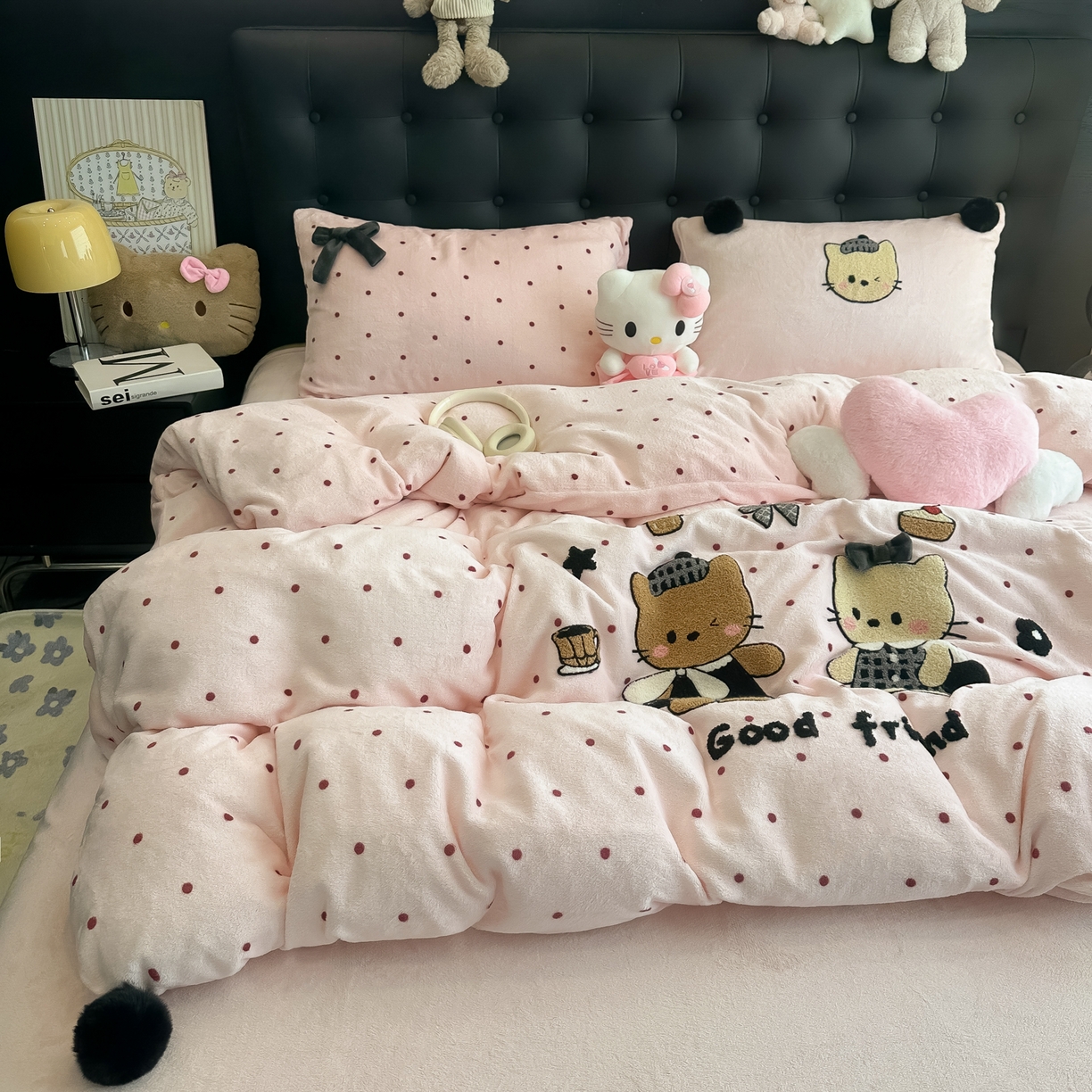 91家纺网 家纺一手货源 找家纺 子钦家纺 2025秋冬新款暗黑系小红书同款加厚牛奶绒蝴蝶结款毛巾绣床单床笠四件套-快乐兄妹场景二 快乐兄妹-粉波点