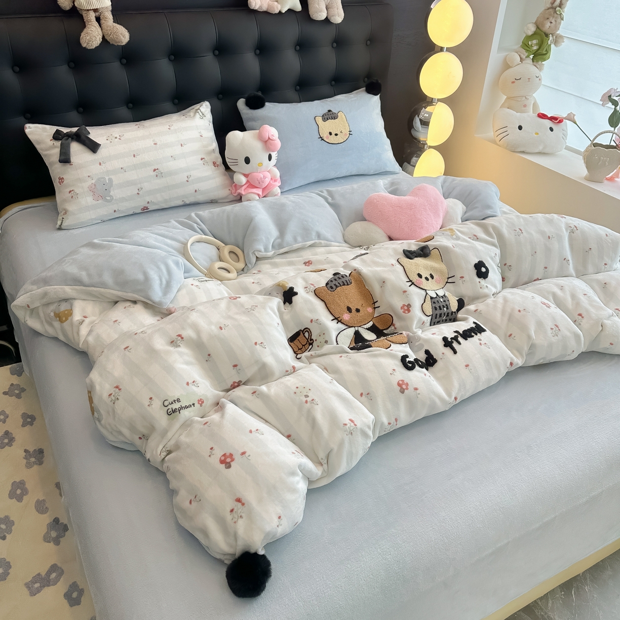 91家纺网 家纺一手货源 找家纺 子钦家纺 2025秋冬新款暗黑系小红书同款加厚牛奶绒蝴蝶结款毛巾绣床单床笠四件套-快乐兄妹场景二 快乐兄妹-好时光