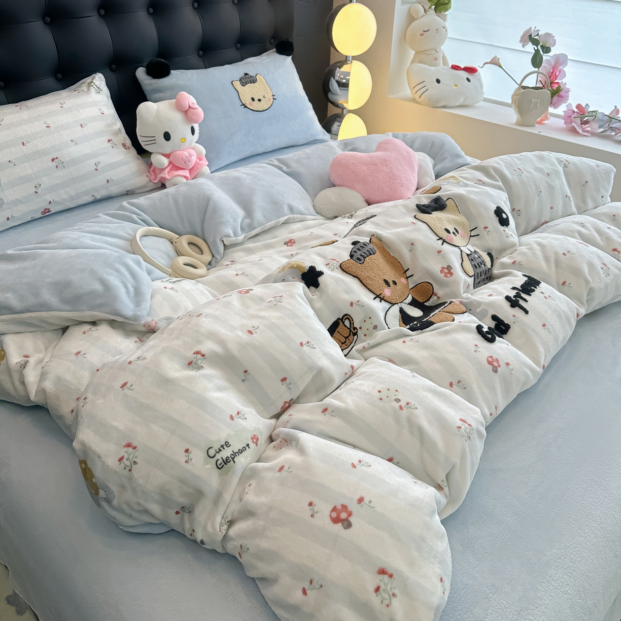 91家纺网 家纺一手货源 找家纺 子钦家纺 2025秋冬新款暗黑系小红书同款加厚牛奶绒蝴蝶结款毛巾绣床单床笠四件套-快乐兄妹场景二 快乐兄妹-好时光