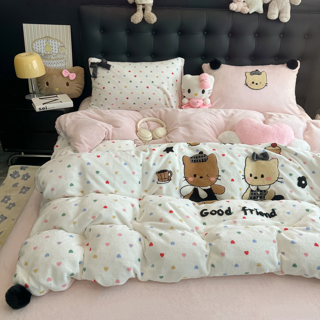 91家纺网 家纺一手货源 找家纺 子钦家纺 2025秋冬新款暗黑系小红书同款加厚牛奶绒蝴蝶结款毛巾绣床单床笠四件套-快乐兄妹场景二 快乐兄妹-满满的爱