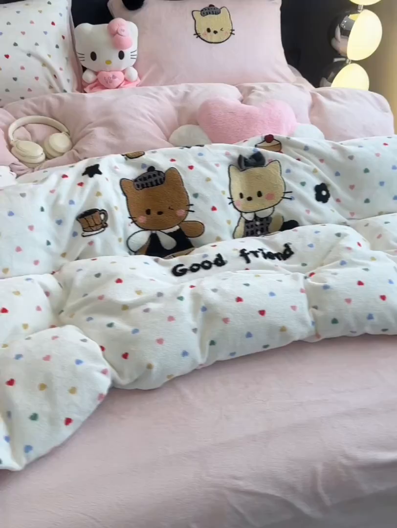 91家纺网 家纺一手货源 找家纺 子钦家纺 2025秋冬新款暗黑系小红书同款加厚牛奶绒蝴蝶结款毛巾绣床单床笠四件套-快乐兄妹场景二 快乐兄妹-满满的爱