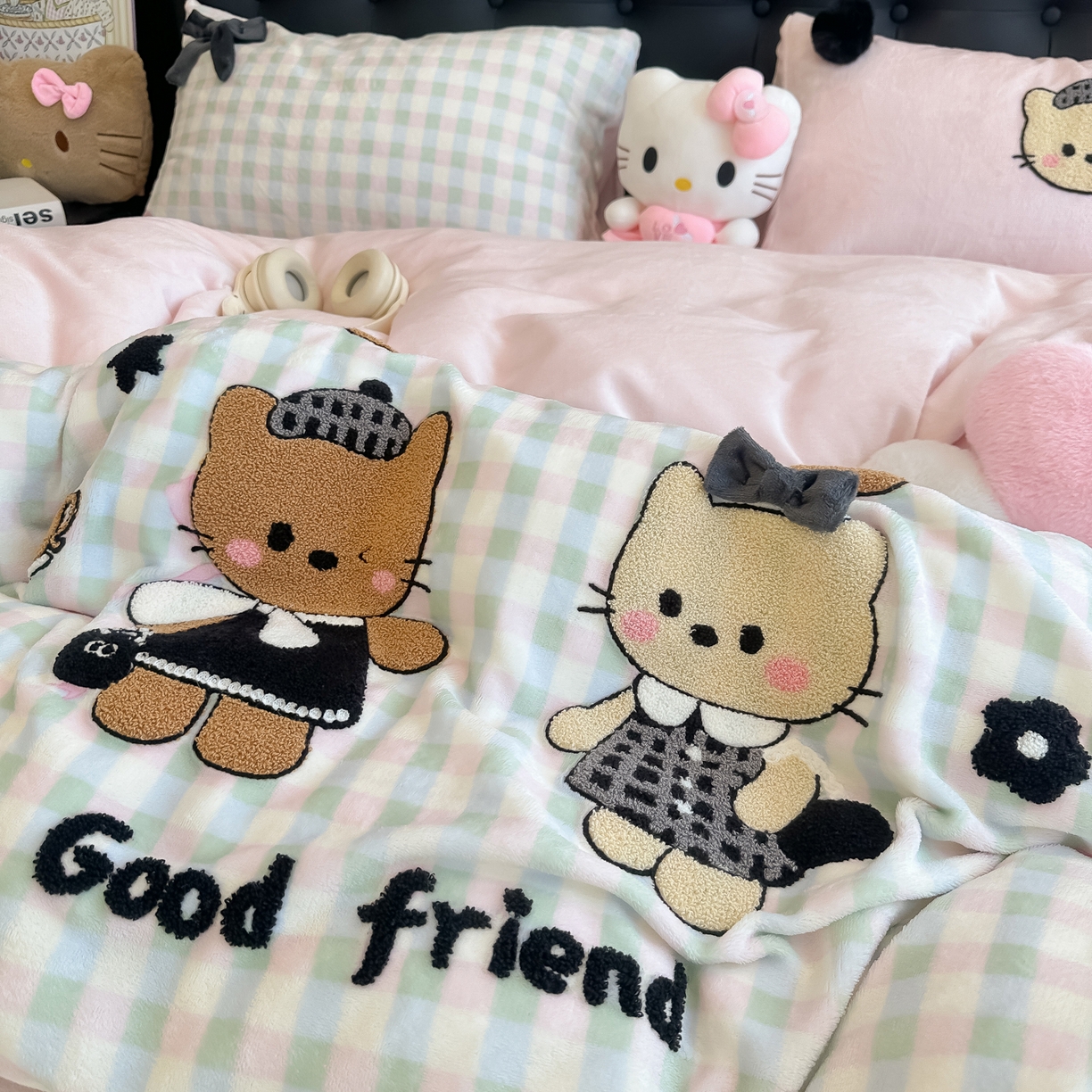 91家纺网 家纺一手货源 找家纺 子钦家纺 2025秋冬新款暗黑系小红书同款加厚牛奶绒蝴蝶结款毛巾绣床单床笠四件套-快乐兄妹场景二 快乐兄妹-仙女格