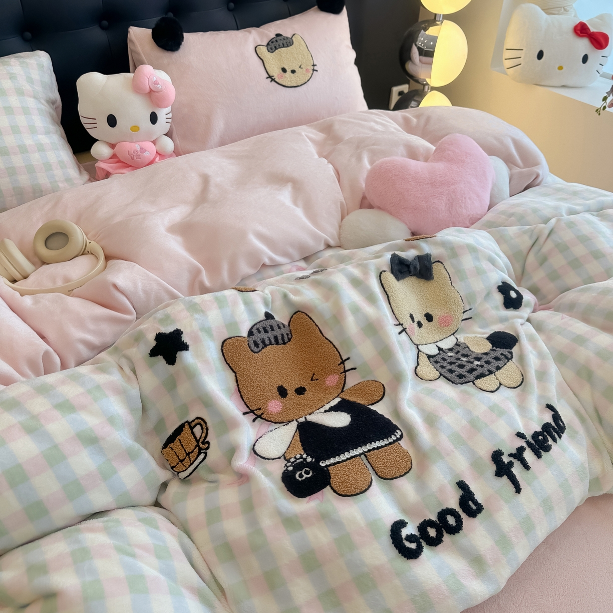 91家纺网 家纺一手货源 找家纺 子钦家纺 2025秋冬新款暗黑系小红书同款加厚牛奶绒蝴蝶结款毛巾绣床单床笠四件套-快乐兄妹场景二 快乐兄妹-仙女格