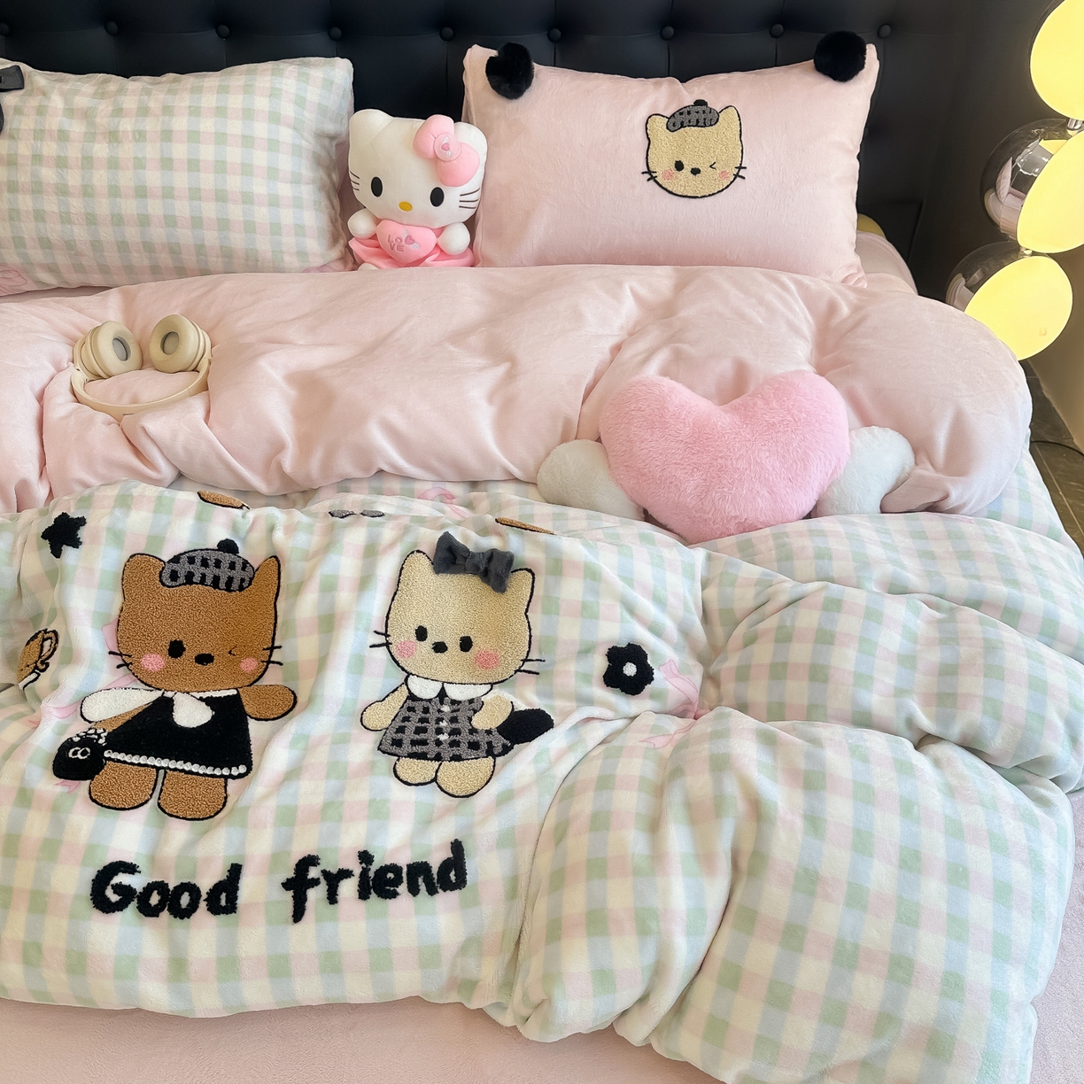 91家纺网 家纺一手货源 找家纺 子钦家纺 2025秋冬新款暗黑系小红书同款加厚牛奶绒蝴蝶结款毛巾绣床单床笠四件套-快乐兄妹场景二 快乐兄妹-仙女格