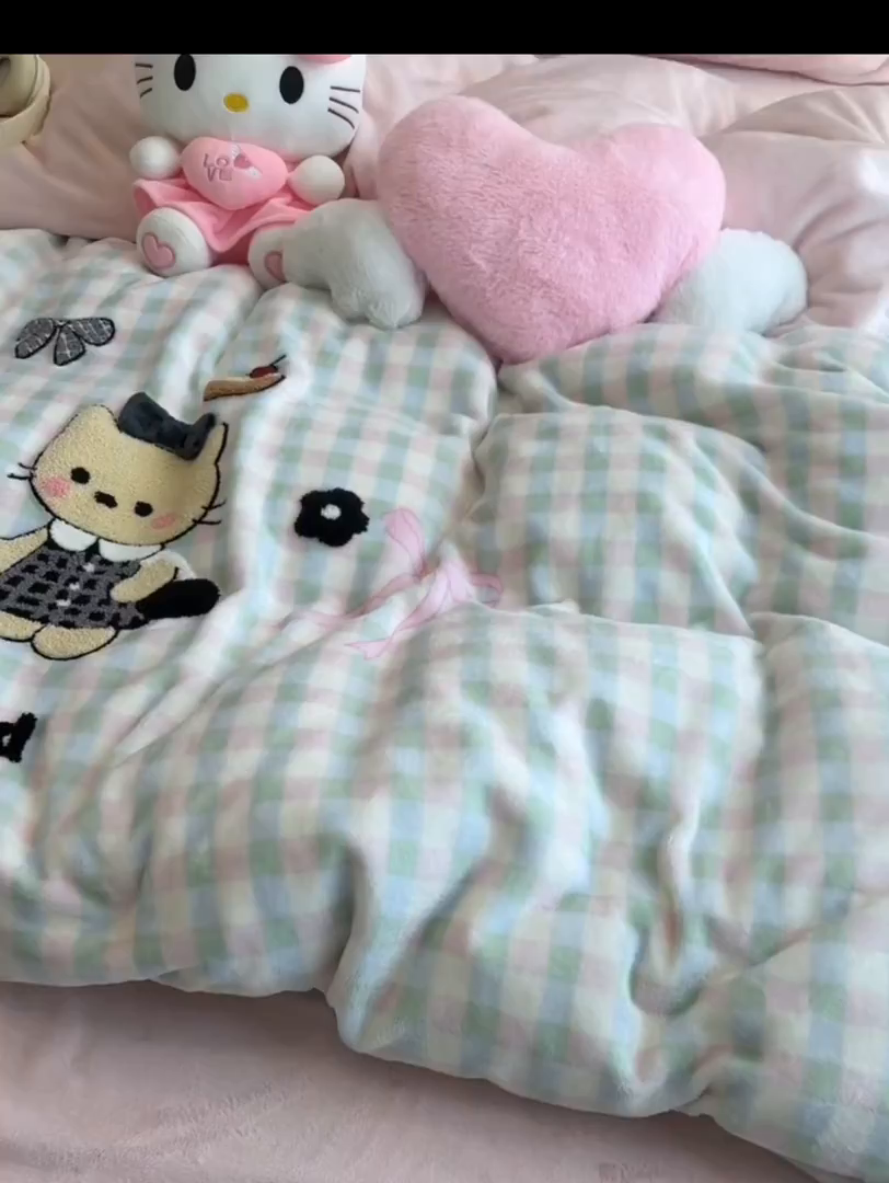 91家纺网 家纺一手货源 找家纺 子钦家纺 2025秋冬新款暗黑系小红书同款加厚牛奶绒蝴蝶结款毛巾绣床单床笠四件套-快乐兄妹场景二 快乐兄妹-仙女格