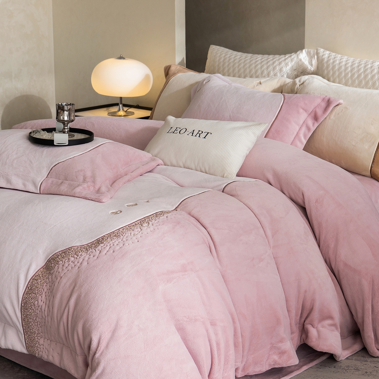 91家纺网 家纺一手货源 找家纺 （总）涞澳家纺 2025新款牛奶绒绣花四件套（利威亚&心熠欢眠）