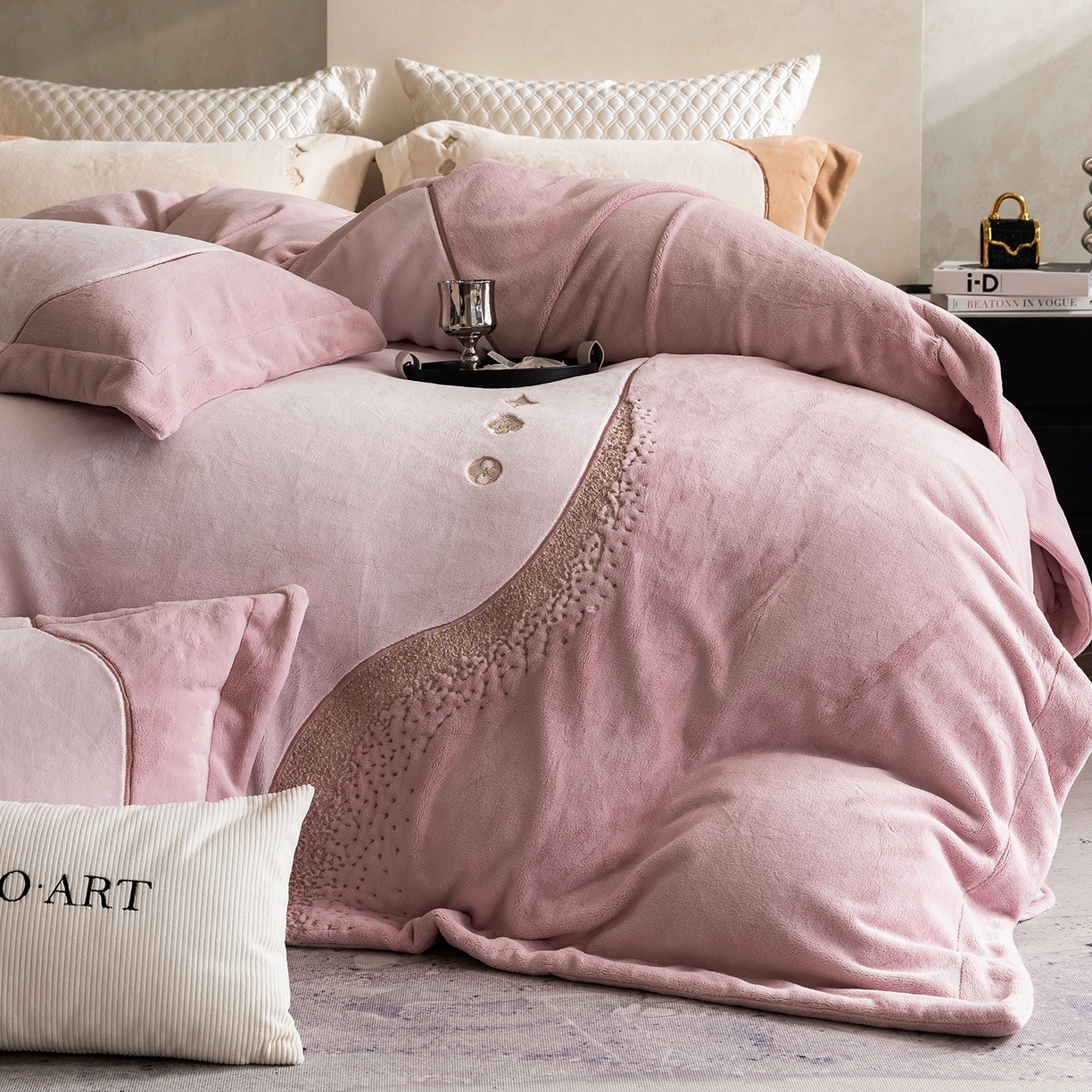 91家纺网 家纺一手货源 找家纺 （总）涞澳家纺 2025新款牛奶绒绣花四件套（利威亚&心熠欢眠）