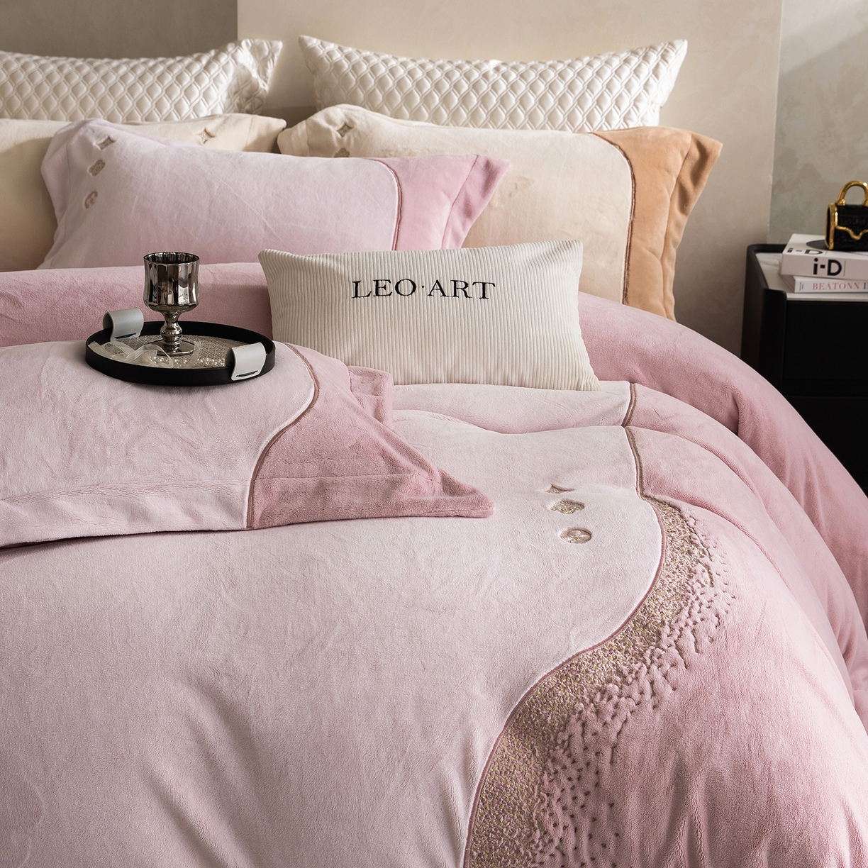 91家纺网 家纺一手货源 找家纺 （总）涞澳家纺 2025新款牛奶绒绣花四件套（利威亚&心熠欢眠）