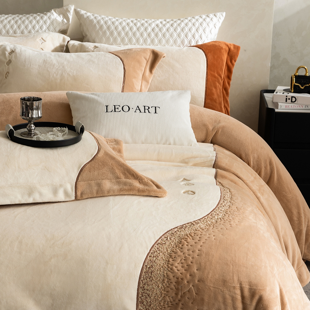 91家纺网 家纺一手货源 找家纺 涞澳家纺 2025新款牛奶绒绣花四件套（利威亚&心熠欢眠） 利威亚-卡其